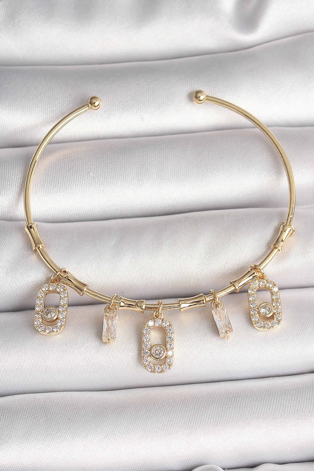 Pirinç Gold Renk Sallantı Zirkon Taşlı Messika Figür Charm Kadın Bileklik