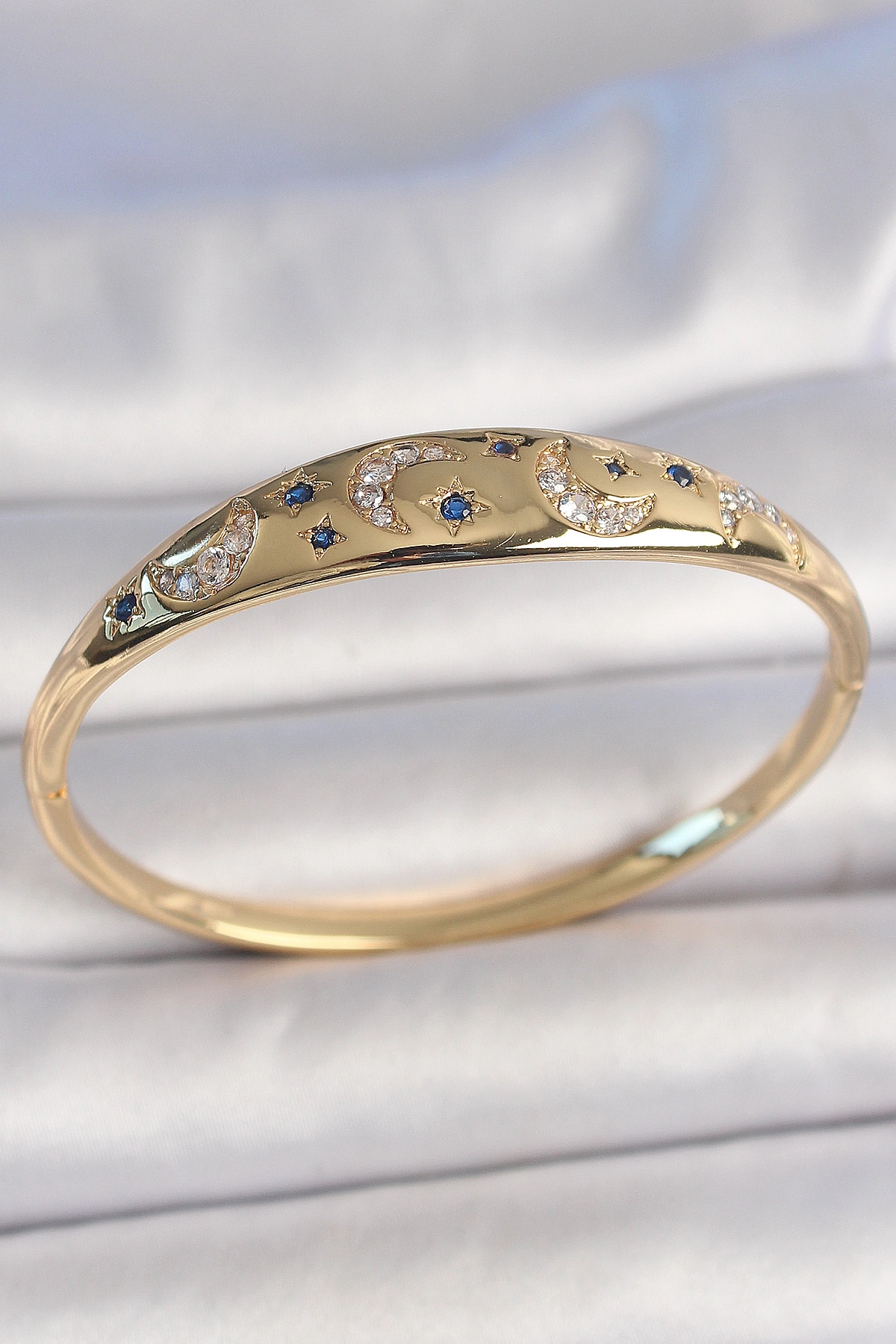 Pirinç Gold Renk Zirkon Taşlı Hilal İşleme Mavi Taşlı Yıldız Detay Kadın Kelepçe