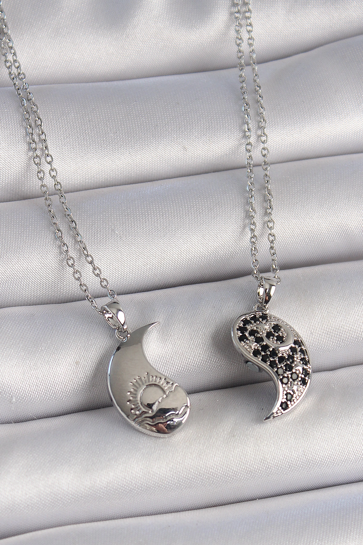 316L Çelik Gümüş Renk Zincir Zirkon Taşlı Ying Yang Model Gün Batımı İşlemeli Arakdaşlık Kadın Kolye
