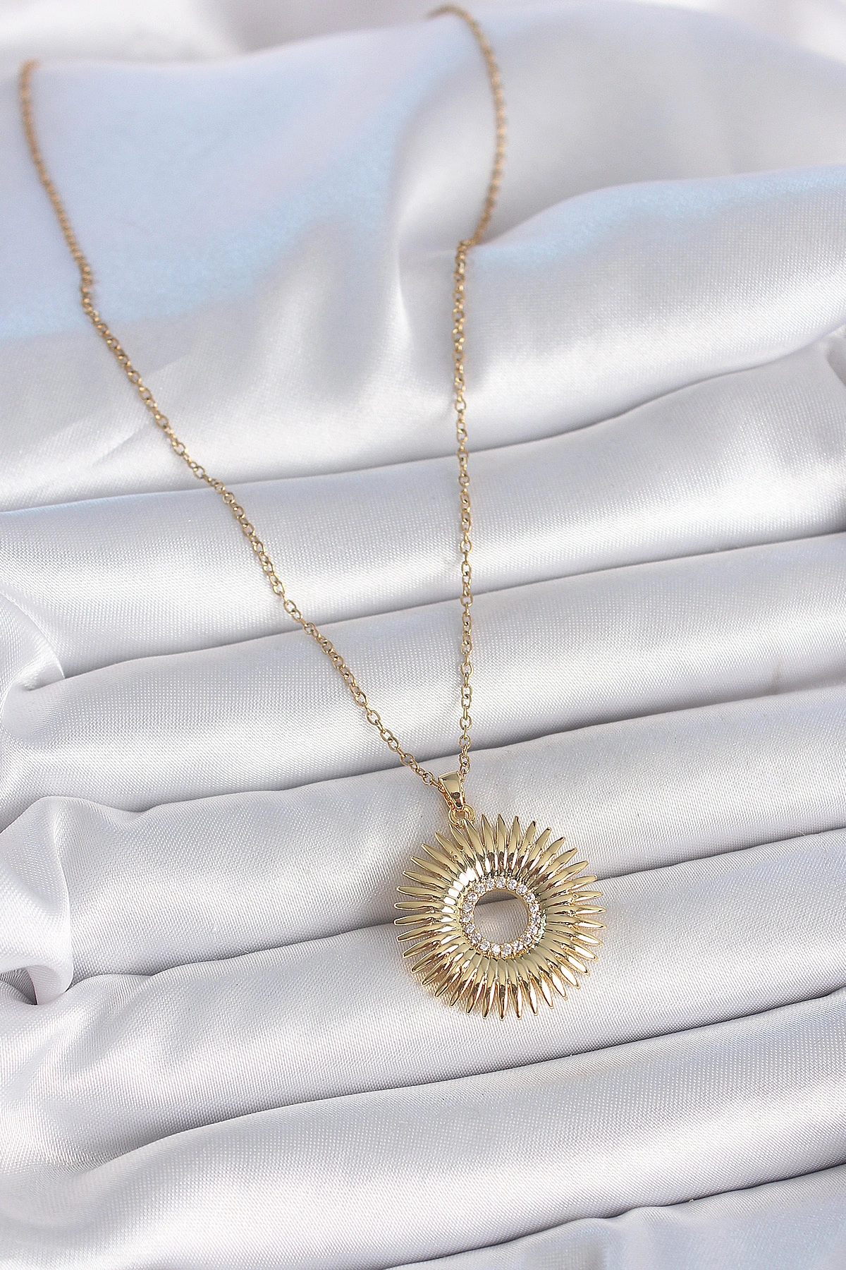 316L Çelik Gold Renk Zincir Zirkon Taşlı Nova Yıldız Model Kadın Kolye