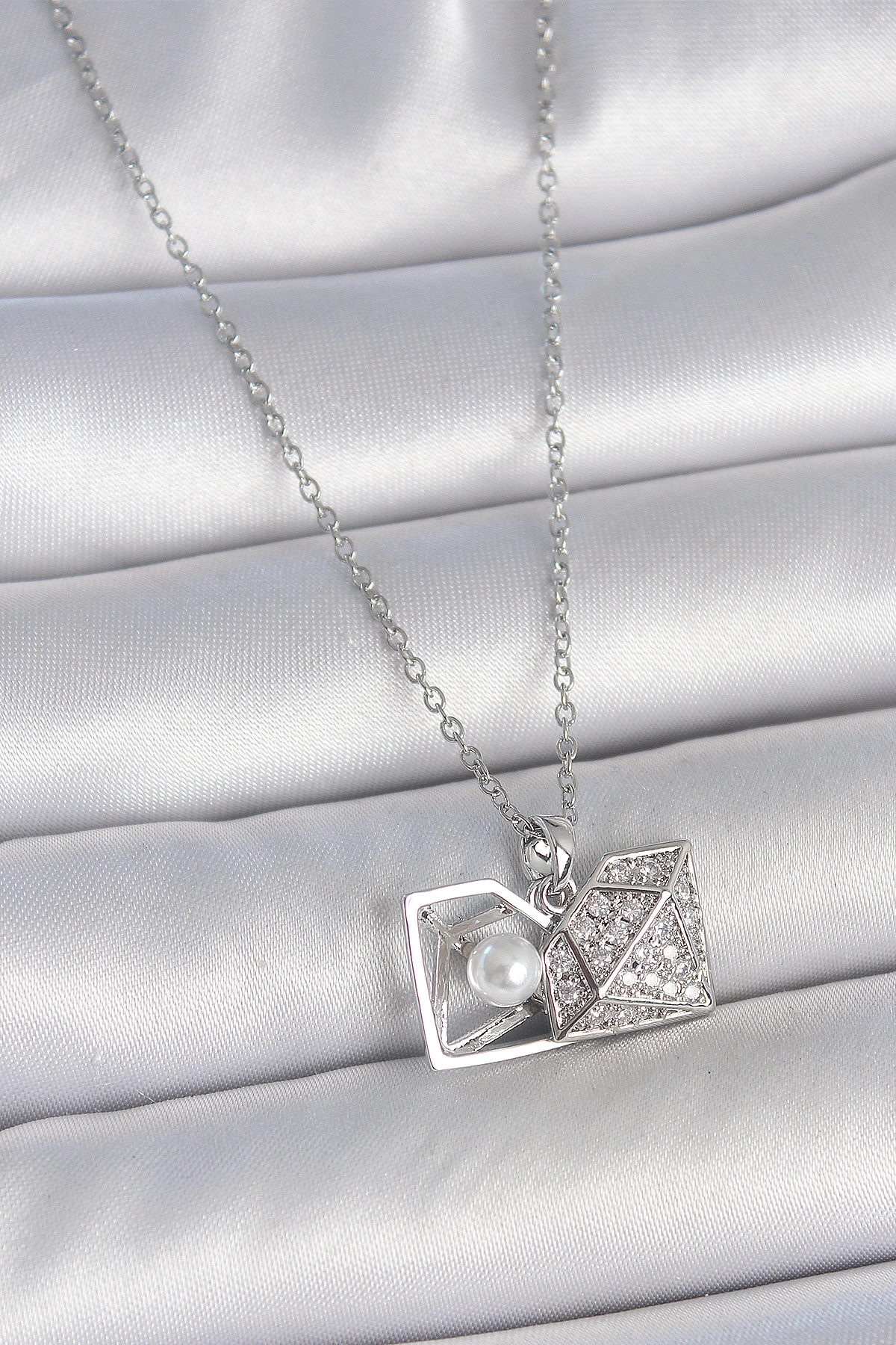 316L Çelik Gümüş Renk Zincir Zirkon Taşlı İncili Açılır Elmas Model Kadın Kolye