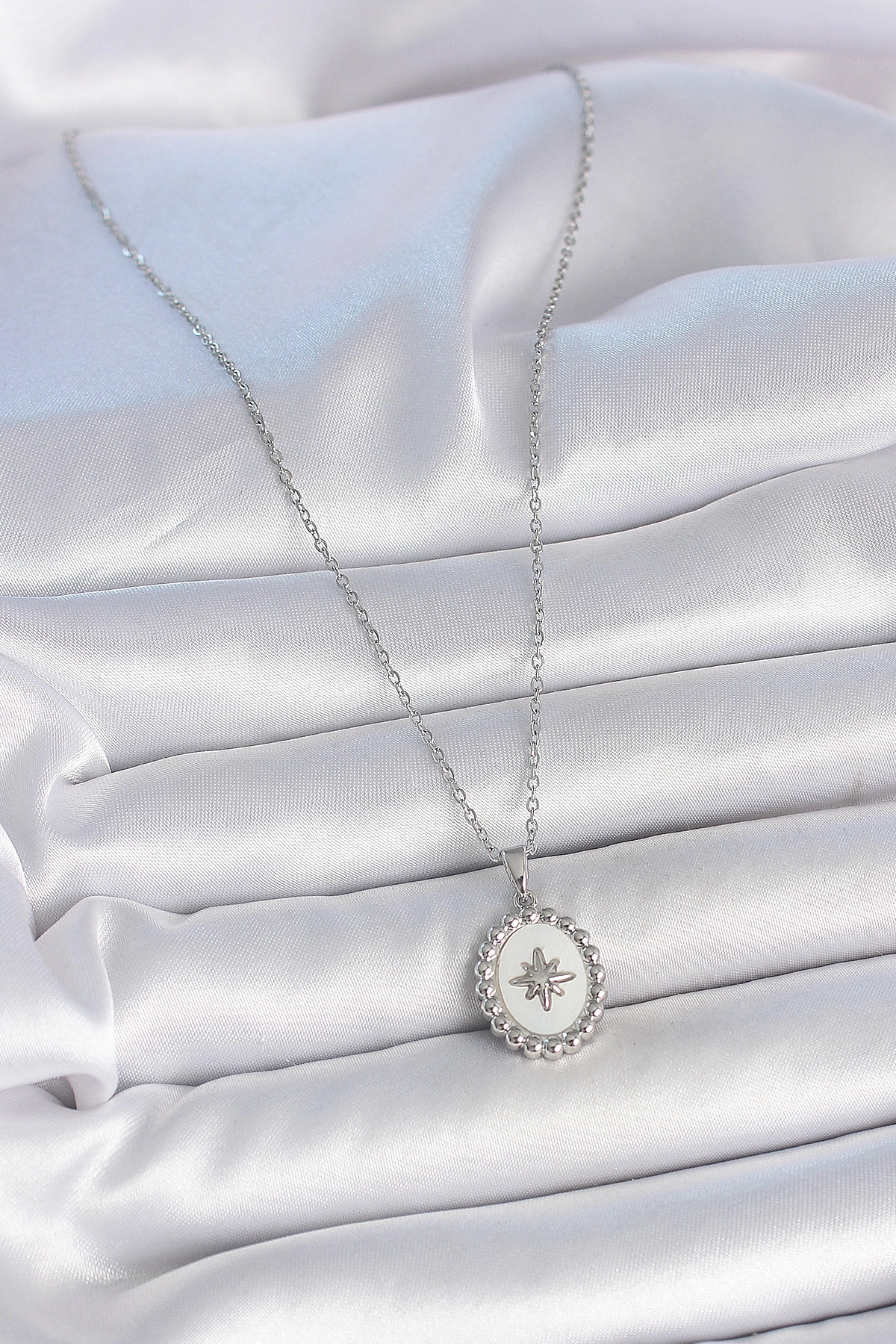 316L Çelik Gümüş Renk Zincir Beyaz Mineli Kutup Yıldız İşlemeli Madalyon Model Kadın Kolye