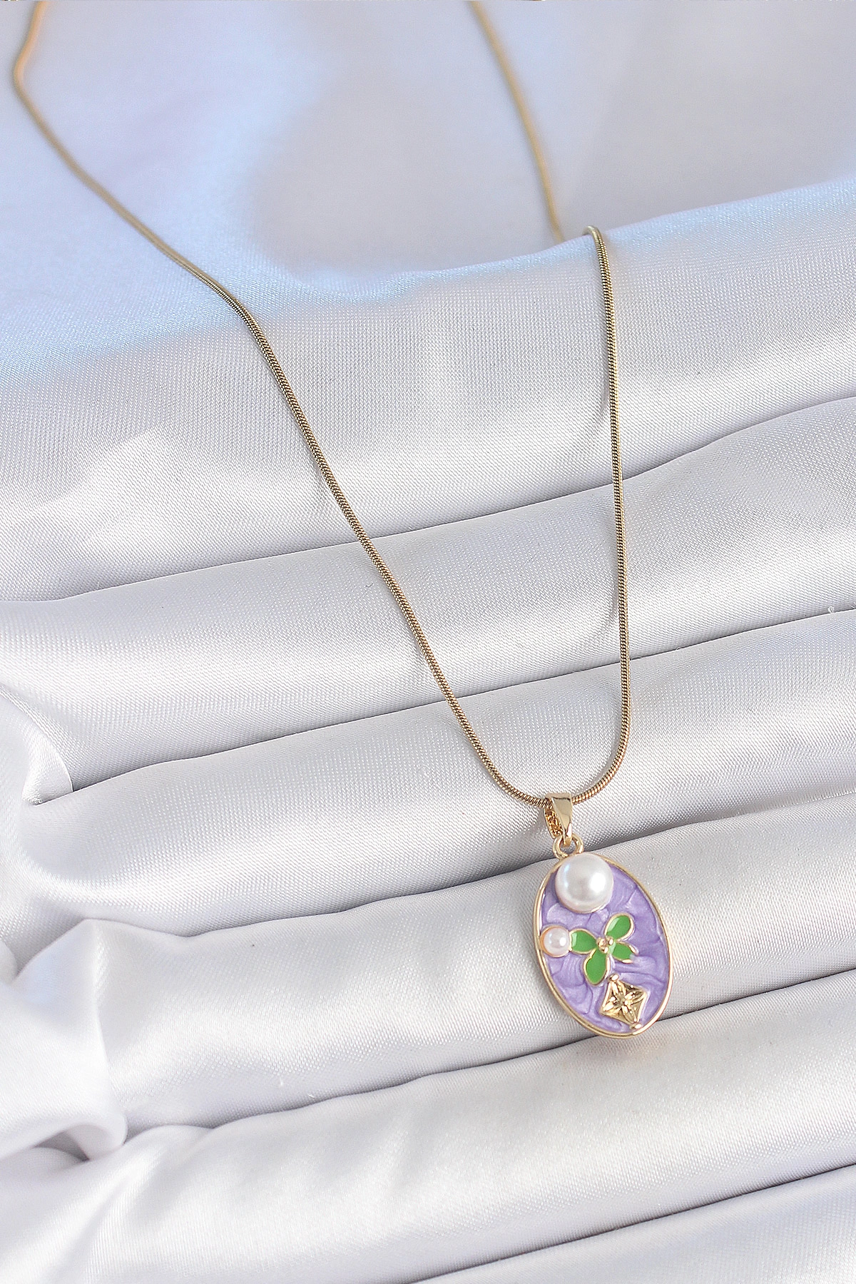 316L Çelik Gold Renk Zincir Mor Mineli Oval İncili Çiçek İşlemeli Portre Model Kadın Kolye