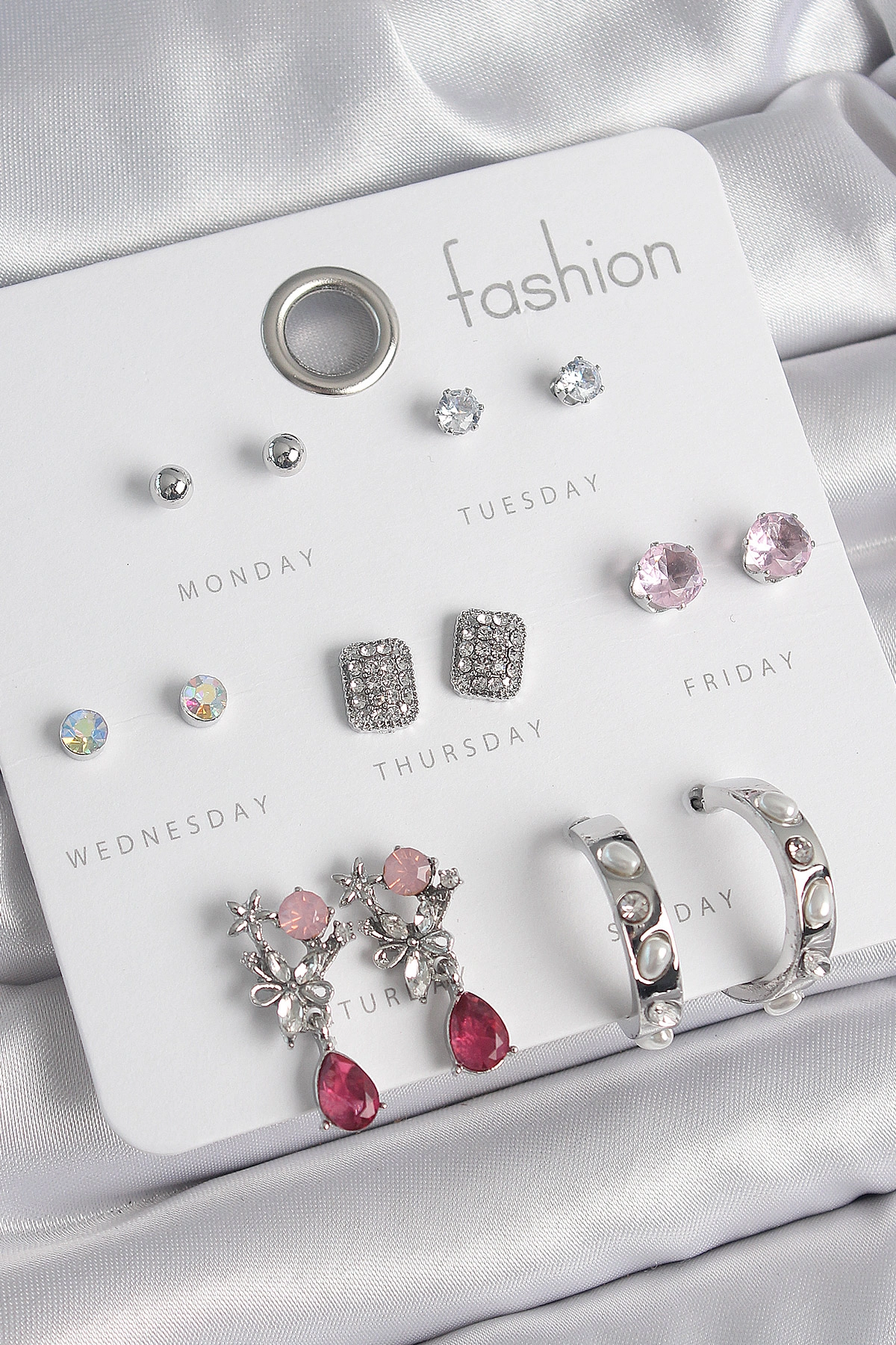 Pirinç Gümüş Renk Zirkon Taşlı Çiçek Figür İncili Halka Detay 7 Çift Kadın Küpe Seti