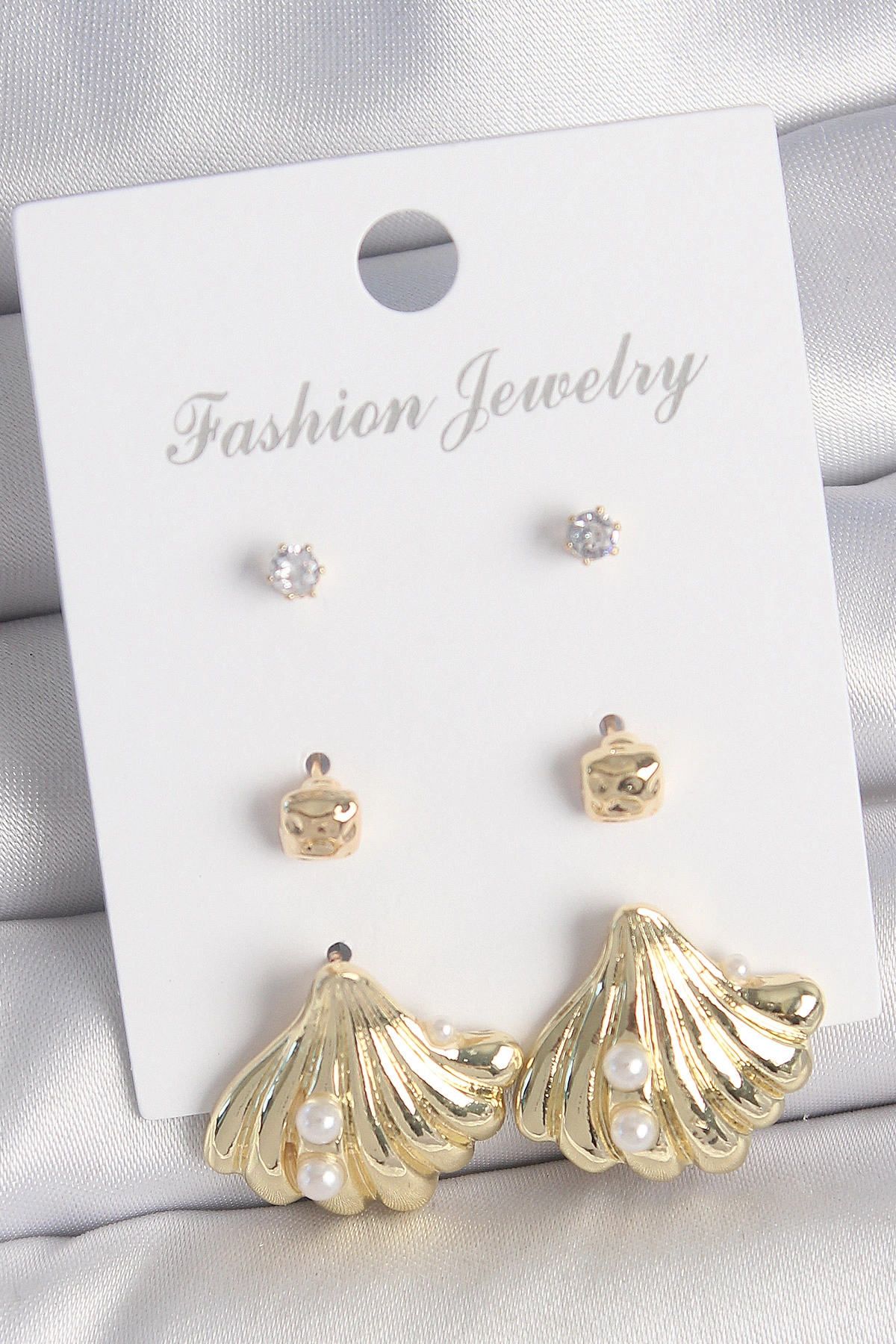 Pirinç Gold Renk Zirkon Taşlı İnci Detaylı Deniz Kabuğu Model 3 Çift Kadın Küpe Seti