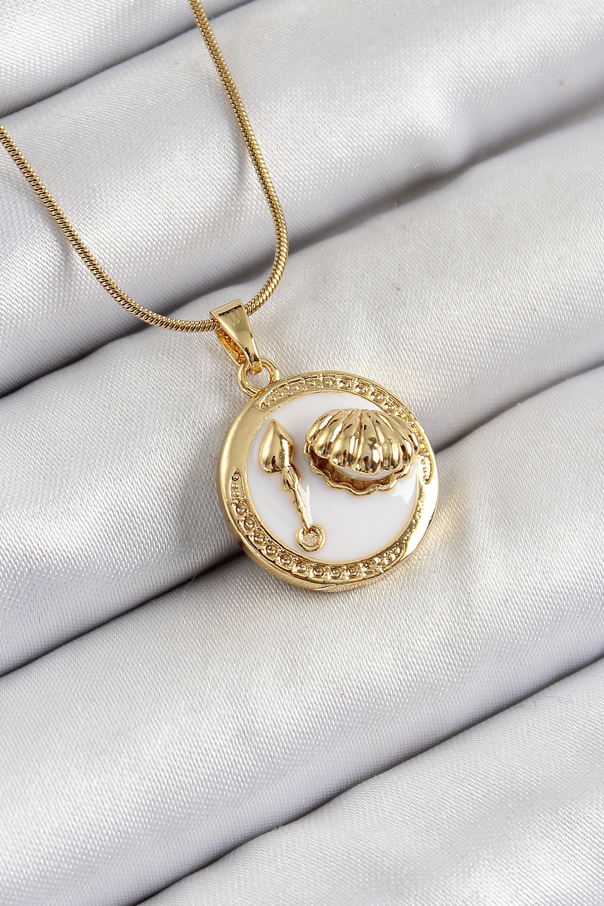 316L Çelik Zincir Beyaz Mineli Sanatsal Portre İstiridye Model Gold Renk Kadın Kolye