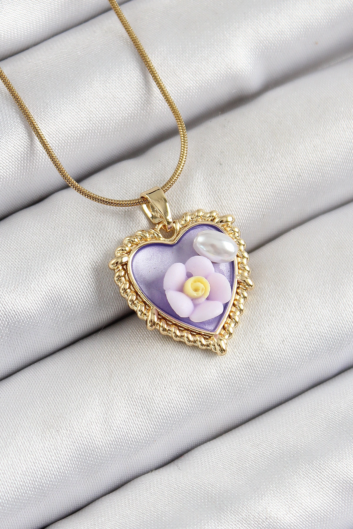 316L Çelik Zincir Mor Sanatsal Portre İnci Detaylı Papatya Figürlü Kalp Model Gold Renk Kadın Kolye