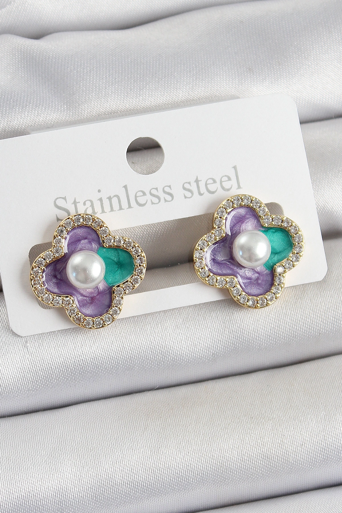 Pirinç Mor Mineli İnci Detaylı Zirkon Taşlı Sanatsal Portre Yonca Model Gold Renk Kadın Küpe