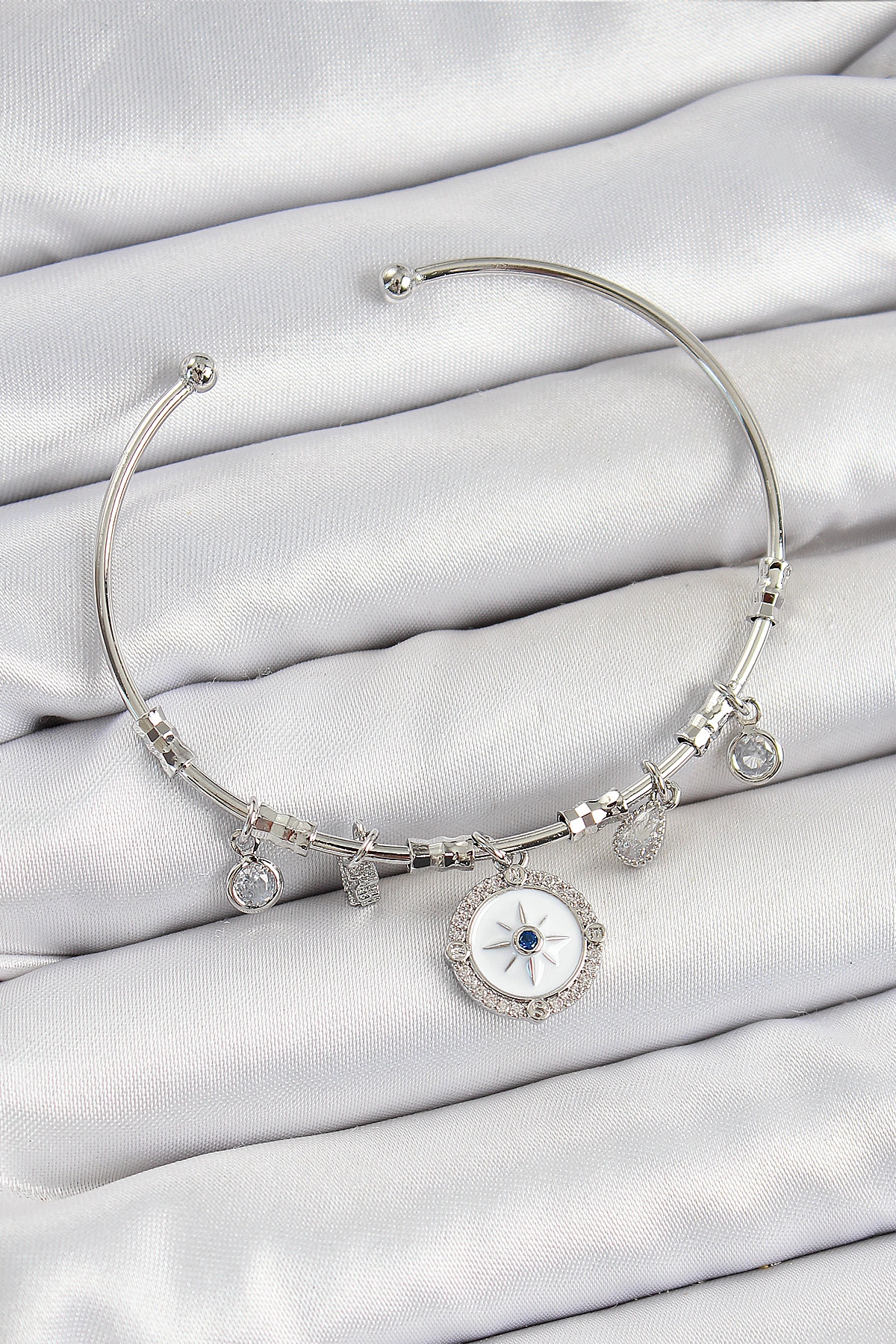 Pirinç Zirkon Taşlı Pusula Model Gümüş Renk Charm Bileklik