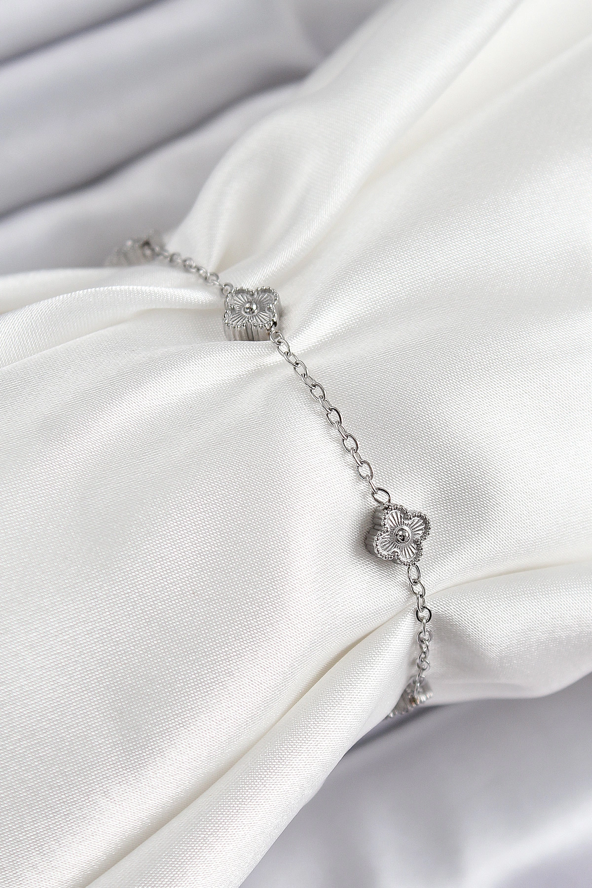 316L Çelik Yonca Model Gümüş Renk Kadın Bileklik