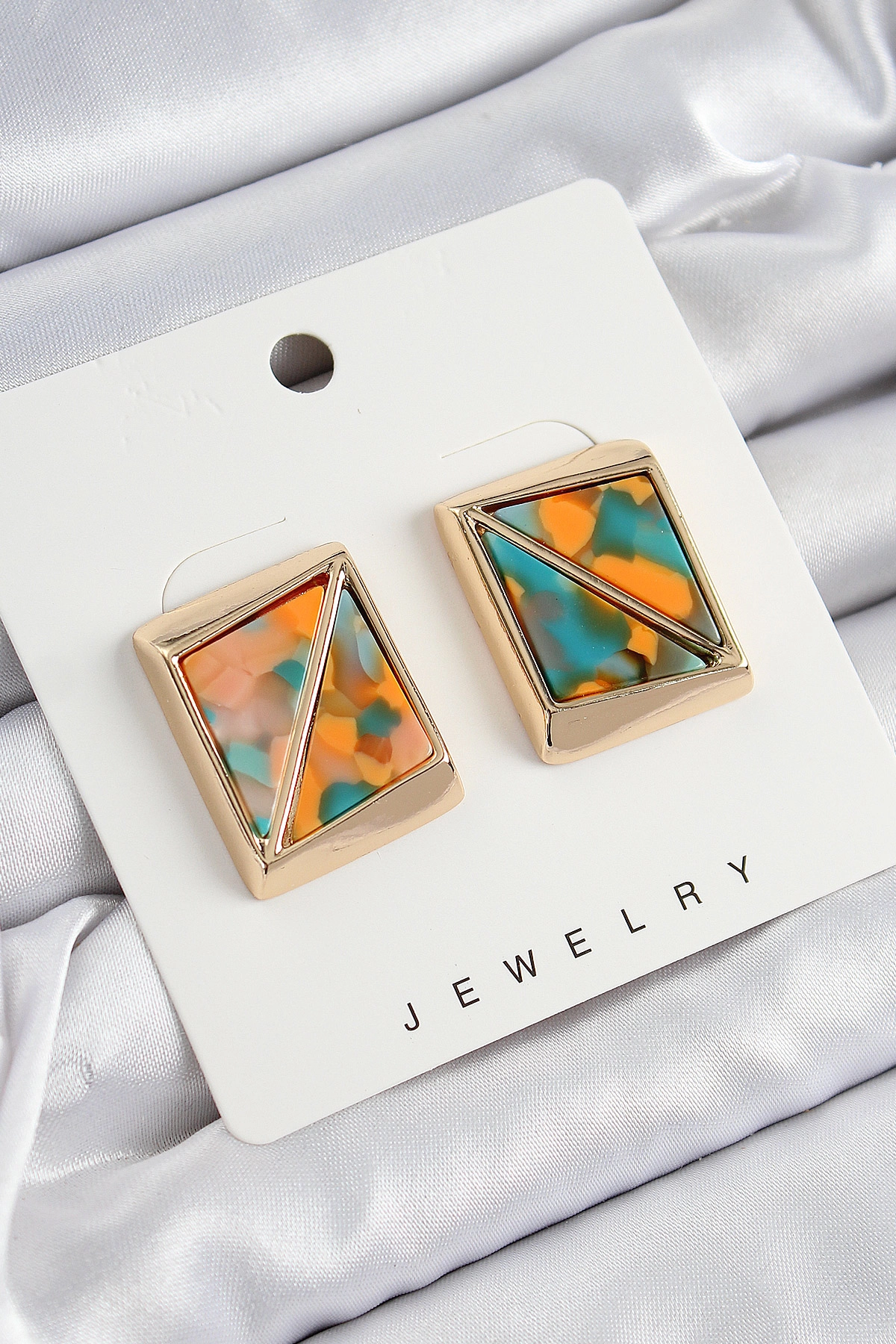 Pirinç  Turuncu Yeşil Üçgen Kesim Detaylı Kare Model Vintage Gold Renk Kadın Küpe