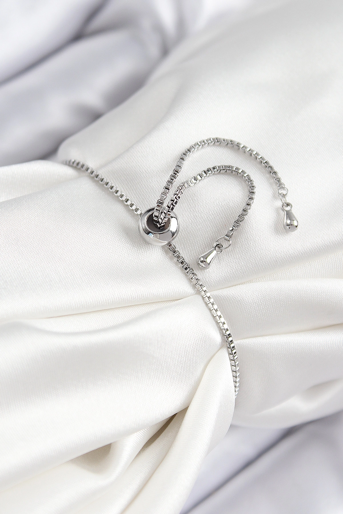 Pirinç Zirkon Taşlı Kutup Yıldızı Model Gümüş Renk Asansörlü Kadın Bileklik