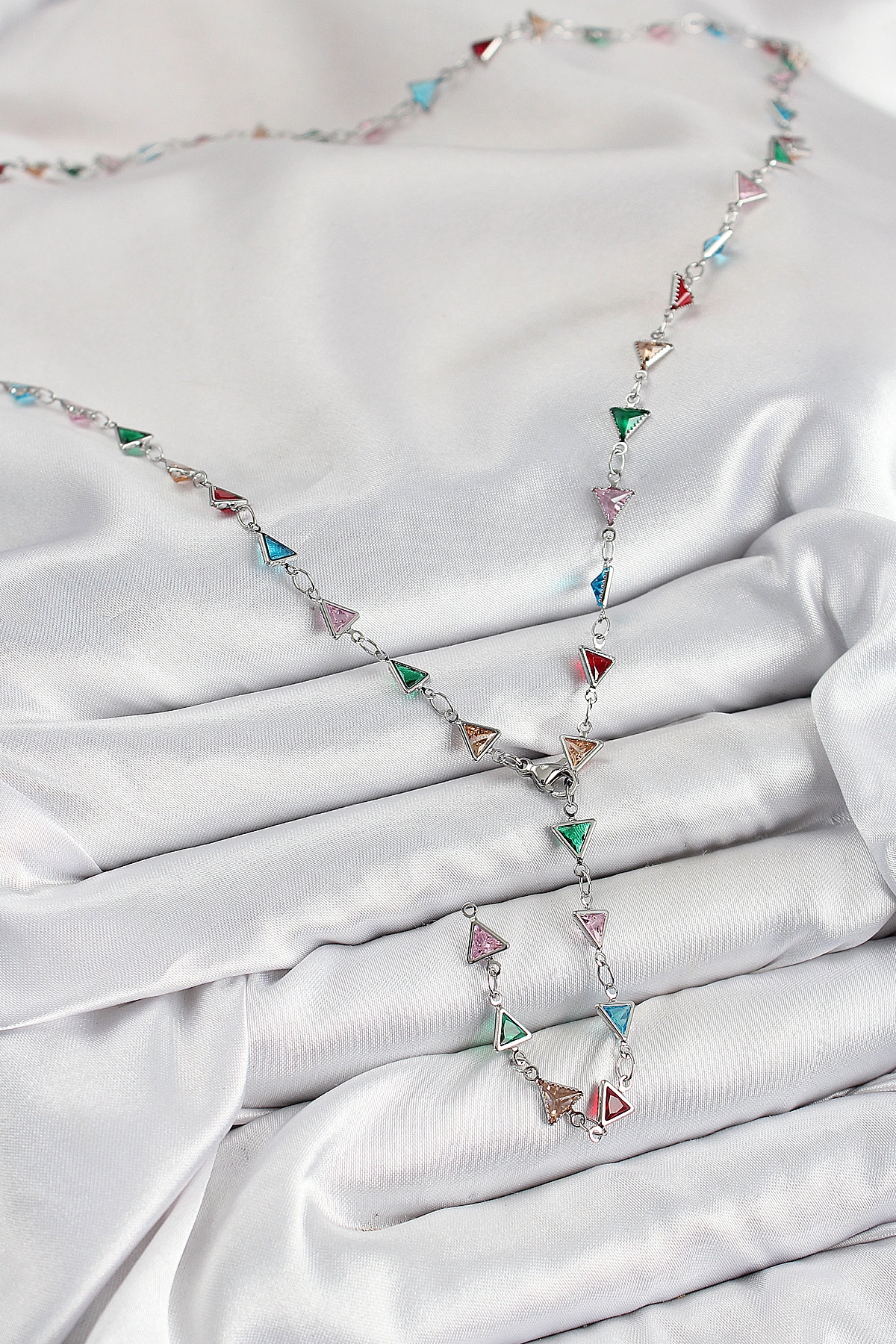 Pirinç Renkli Zirkon Taşlı Üçgen Model Gümüş Renk Kadın Y Kolye
