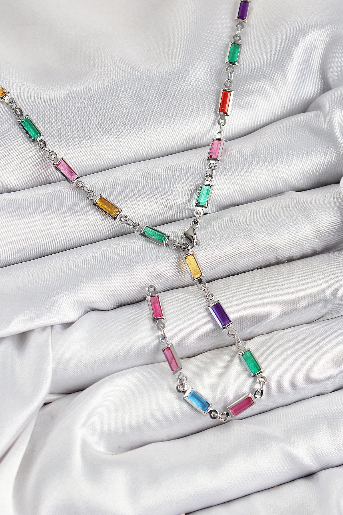 Pirinç Renkli Zirkon Taşlı Dikdörtgen Model Gümüş Renk Kadın Y Kolye