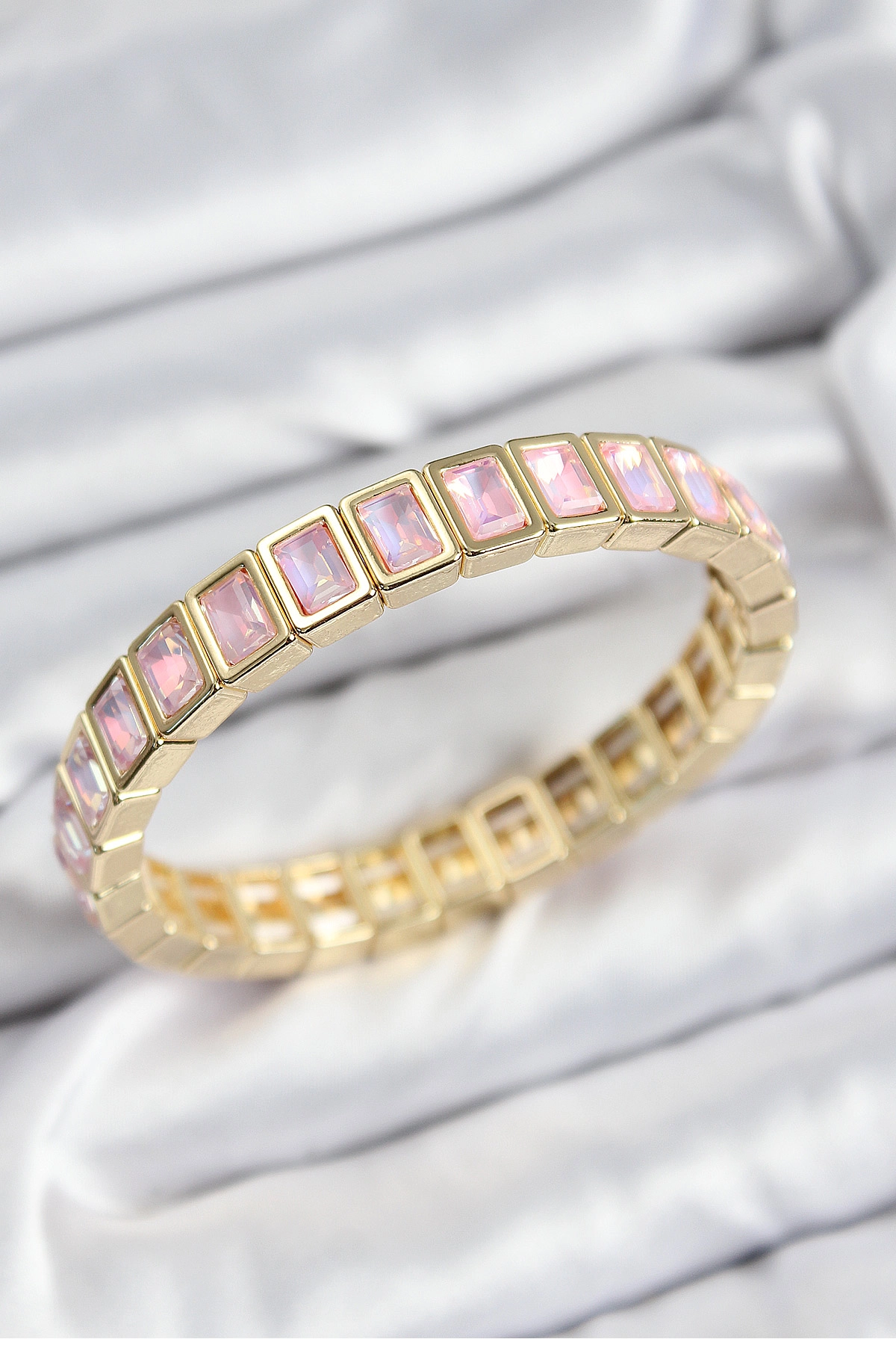 Pirinç Pembe Zirkon Taşlı Dikdörtgen Model Gold Renk Lastikli Kadın Bileklik