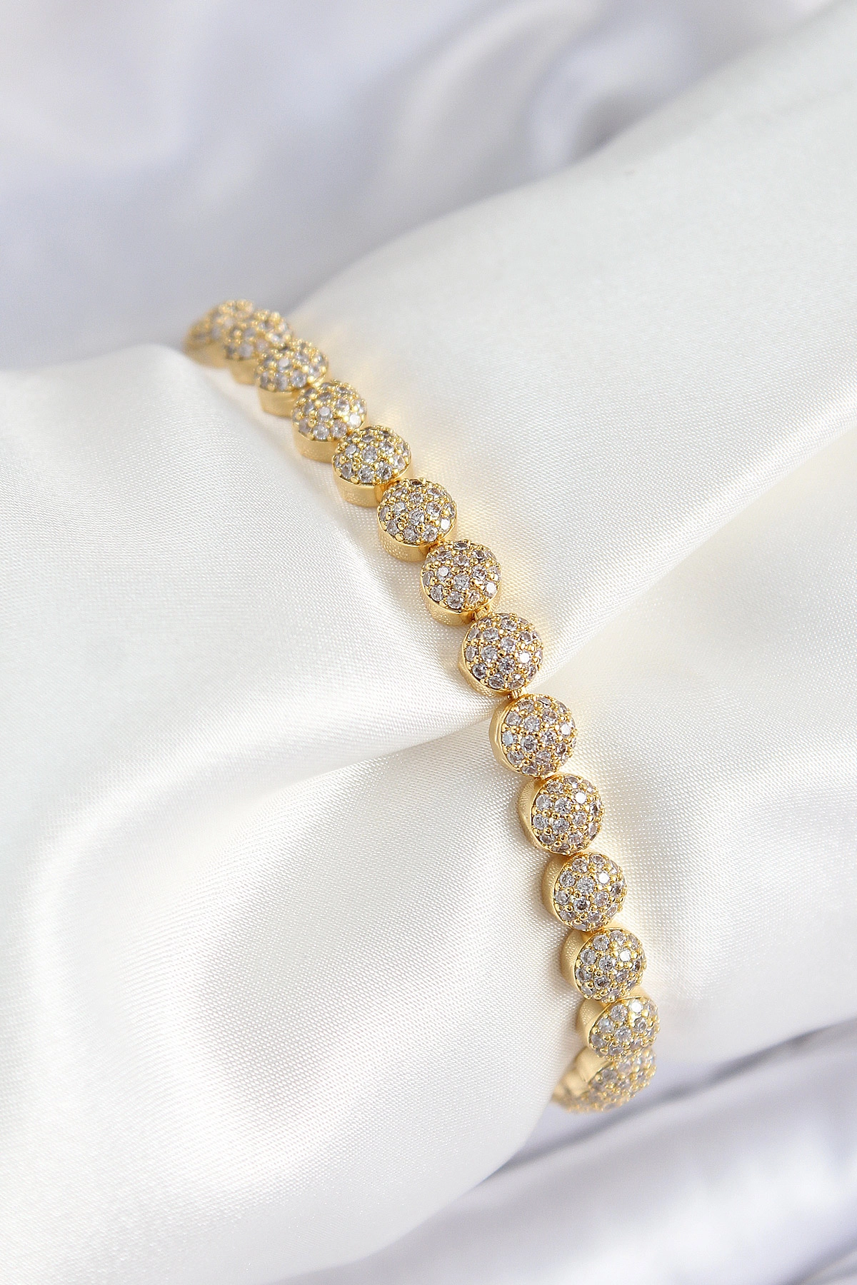 Pirinç Zirkon Taşlı Yarım Topcuk Model Gold Renk VIP Seri Kadın Bileklik