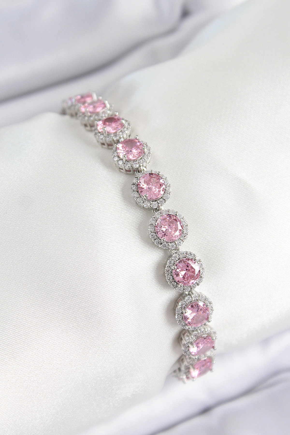 Pirinç Pembe Zirkon Taşlı Daire Baget Model Gümüş Renk VIP Seri Kadın Bileklik