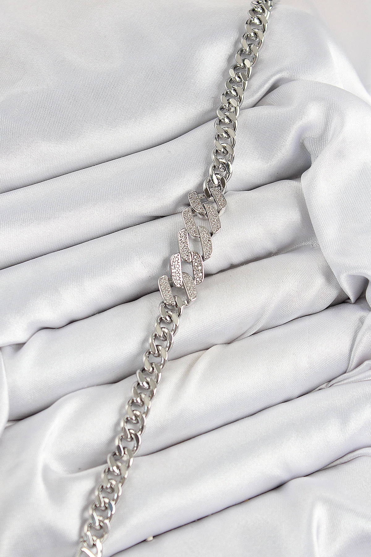 Pirinç Zirkon Taşlı Ezme Küba Zincir Model Gümüş Renk Kadın Bileklik