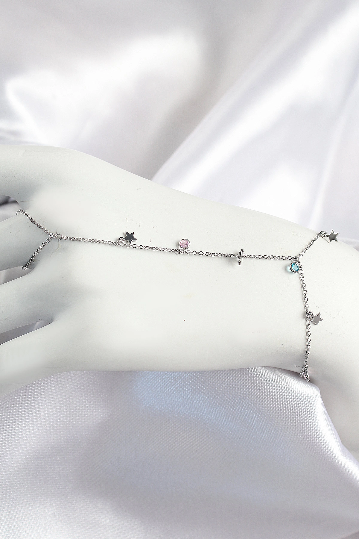 Pirinç Renkli Zirkon Taşlı Sallantılı Yıldızlı Model Gümüş Renk Kadın Şahmeran