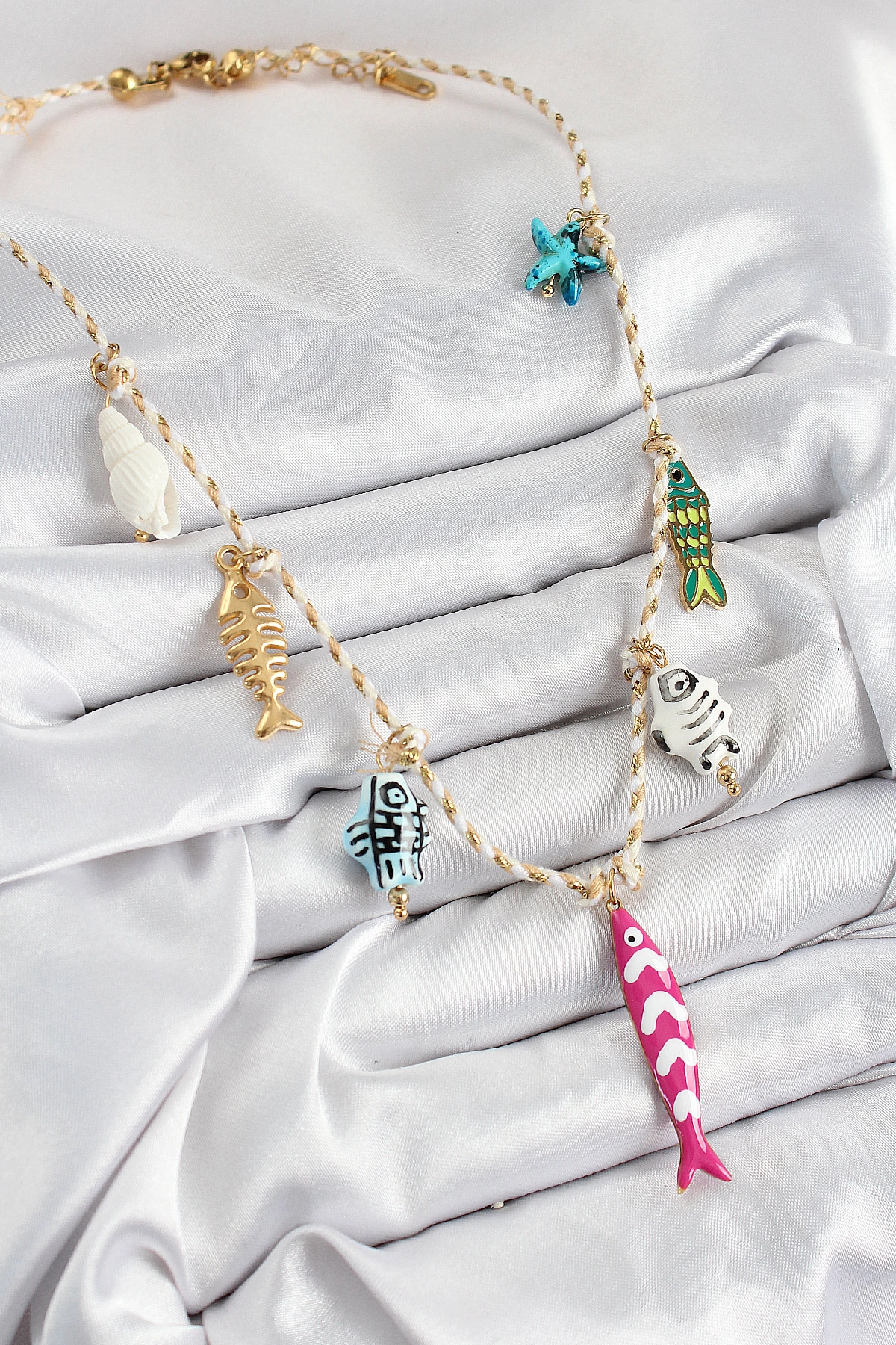 Seramik Motifli Pembe Balık Figürlü Model Krem İp Kadın Kolye