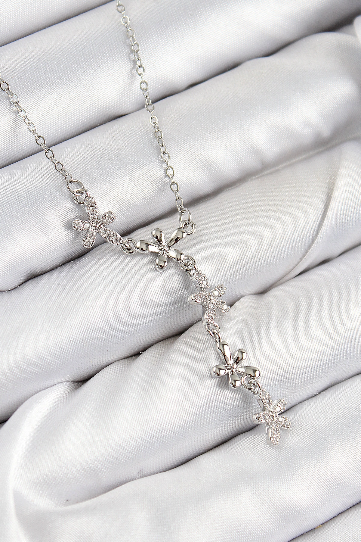 316L Çelik Zirkon Taşlı Çiçek Model Gümüş Renk Kadın Kolye