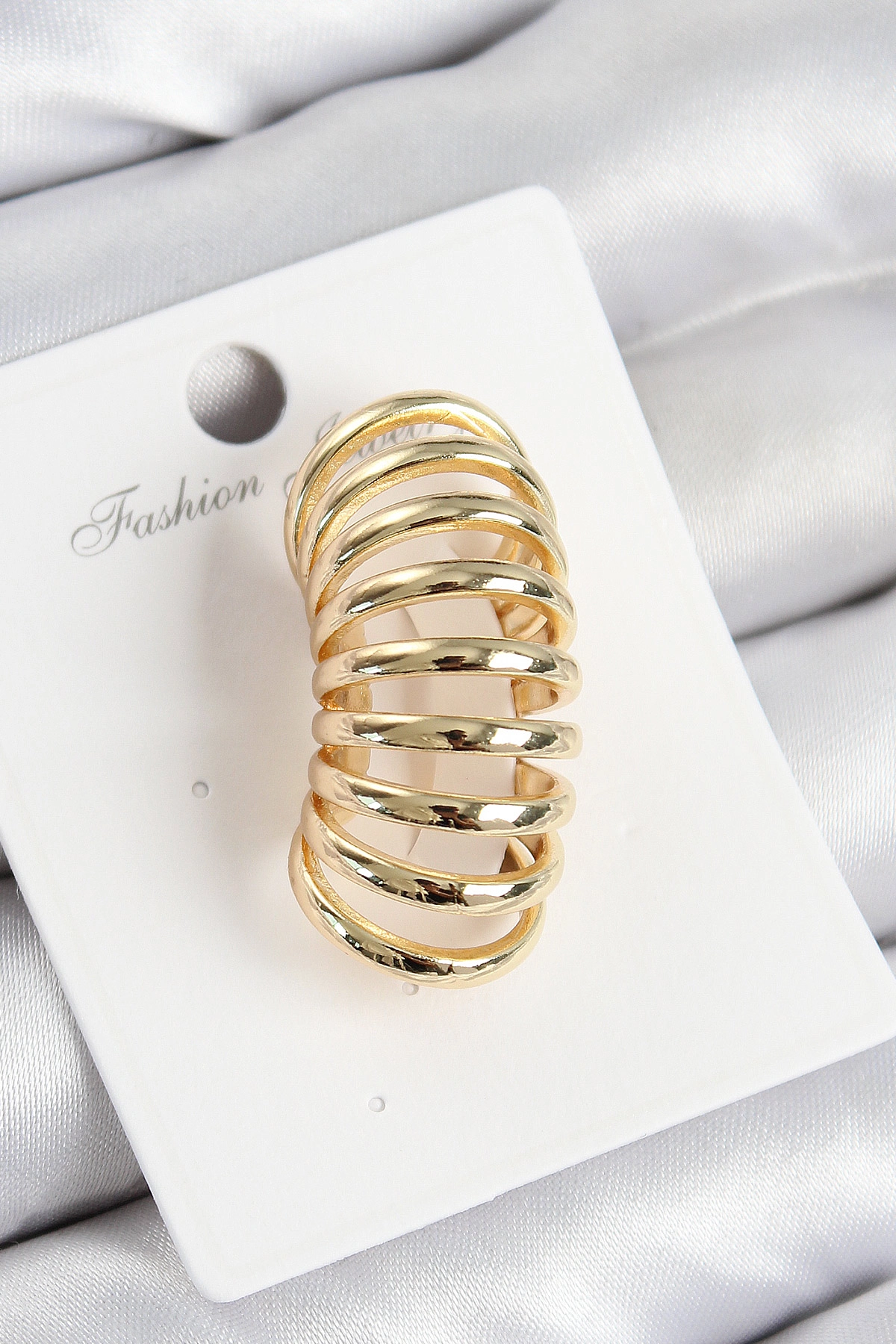 Pirinç Yay Model Gold Renk Sağ Kıkırdak Küpe