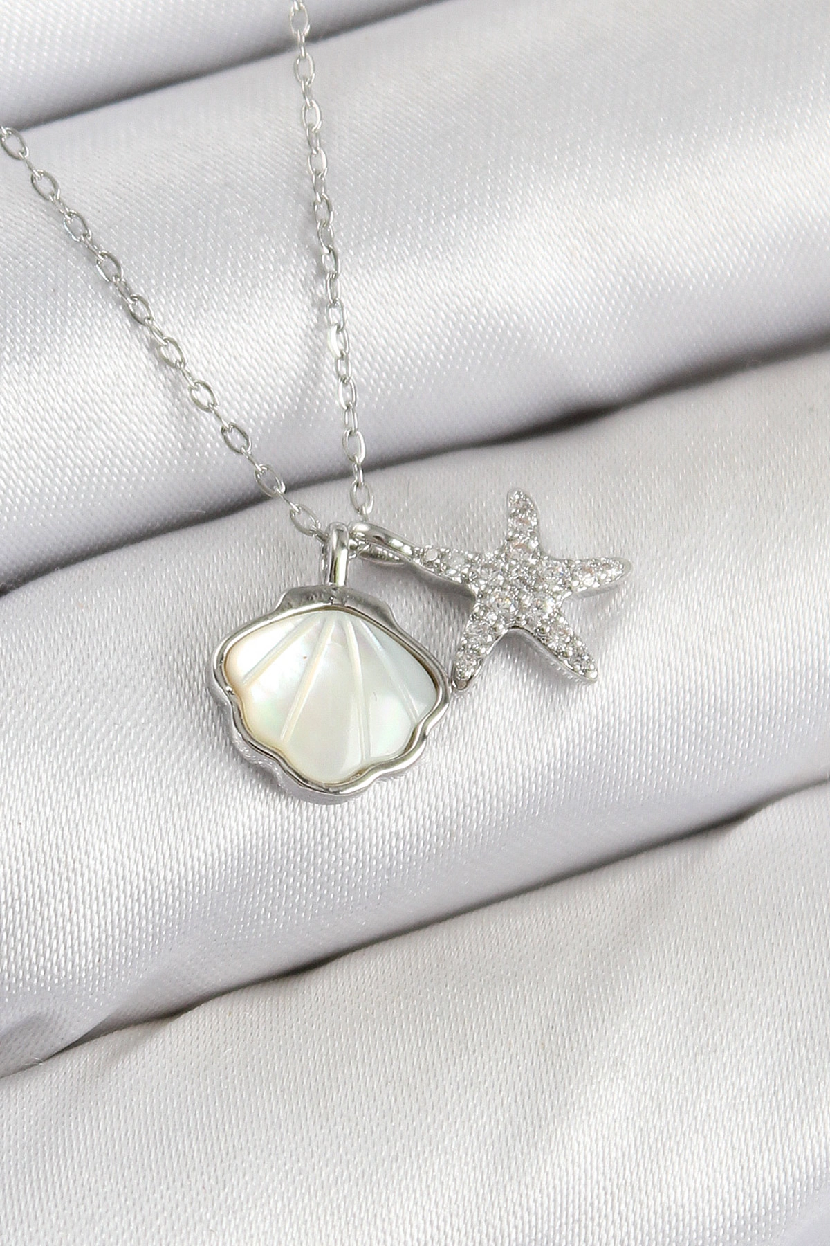 Pirinç Zirkon Taşlı İstiridye Ve Deniz Yıldızı Model Gümüş Renk Kadın Kolye