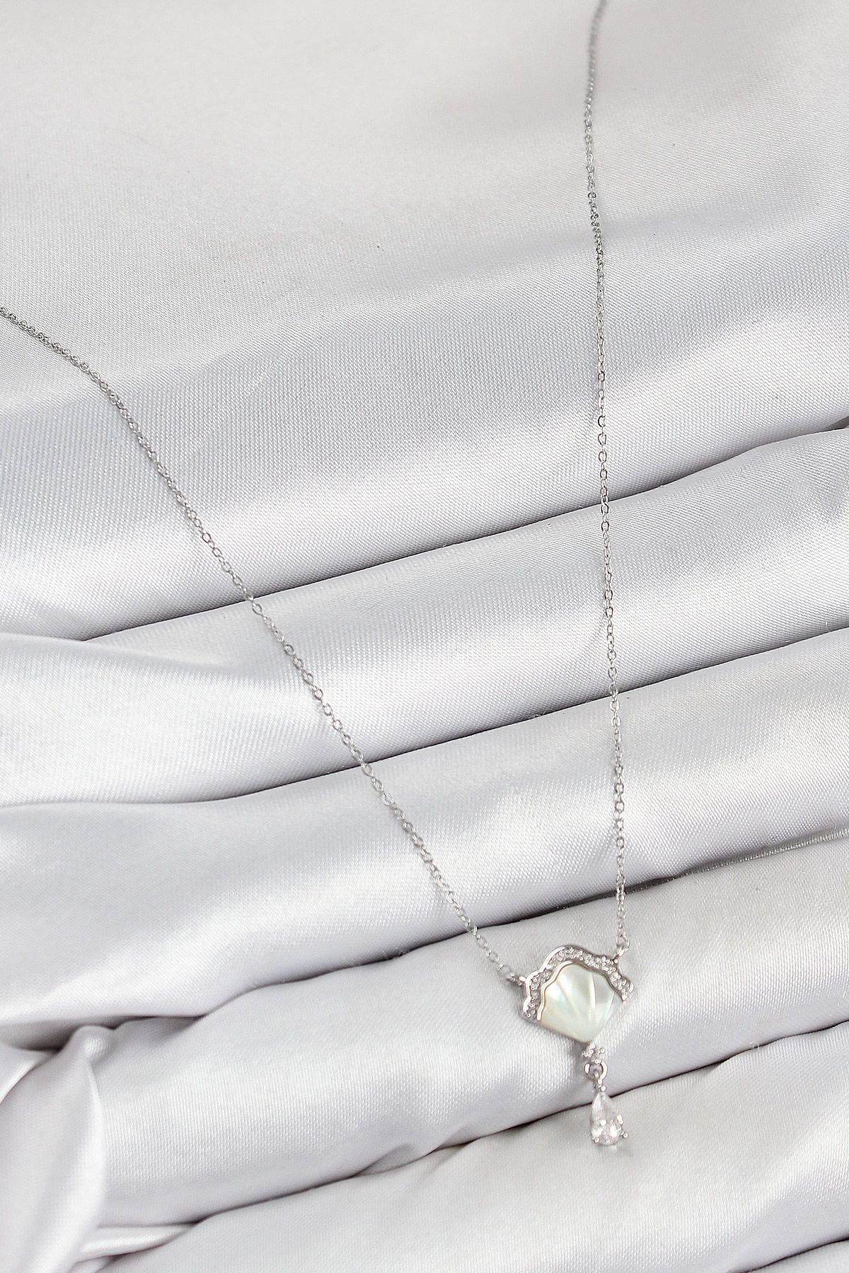 Pirinç Zirkon Taşlı İstiridye Model Gümüş Renk Kadın Kolye