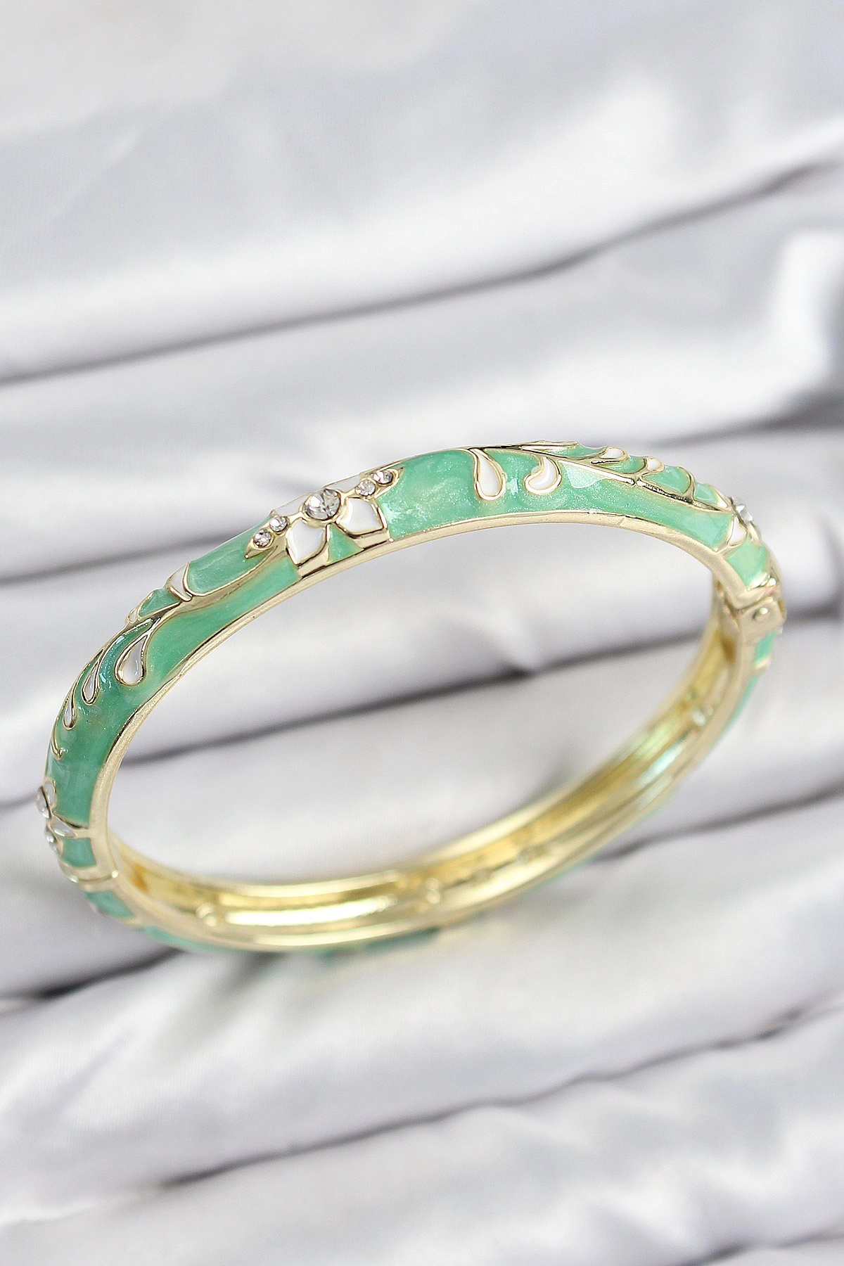 Mineli Pirinç Zirkon Taşlı Yeşil Çiçek Motifli Gold Kadın Kelepçe