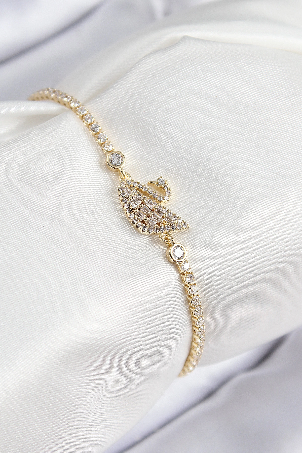 Pirinç Zirkon Taşlı Kuğu Model Gold Renk Kadın Bileklik