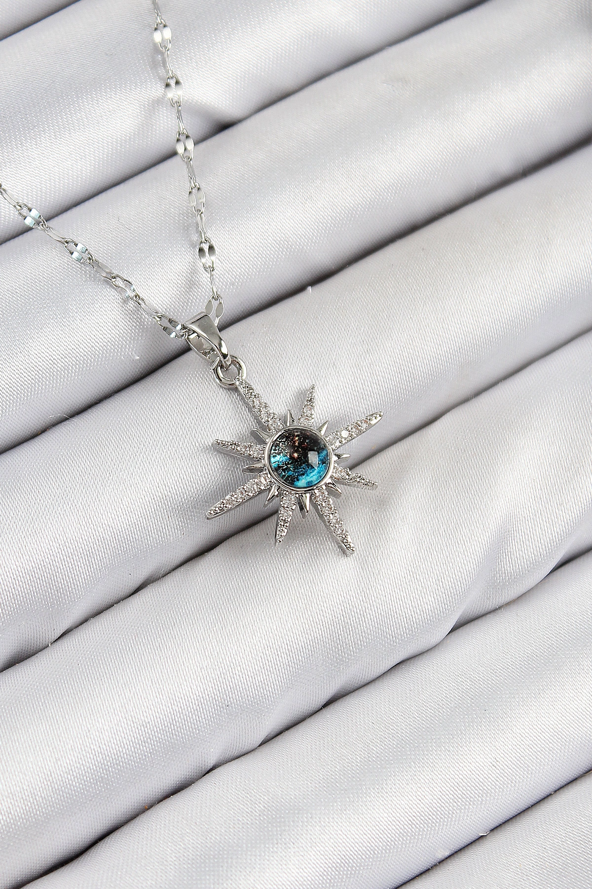 316L Çelik Zirkon Taşlı Kutup Yıldızı Model Gümüş Renk Kadın Kolye