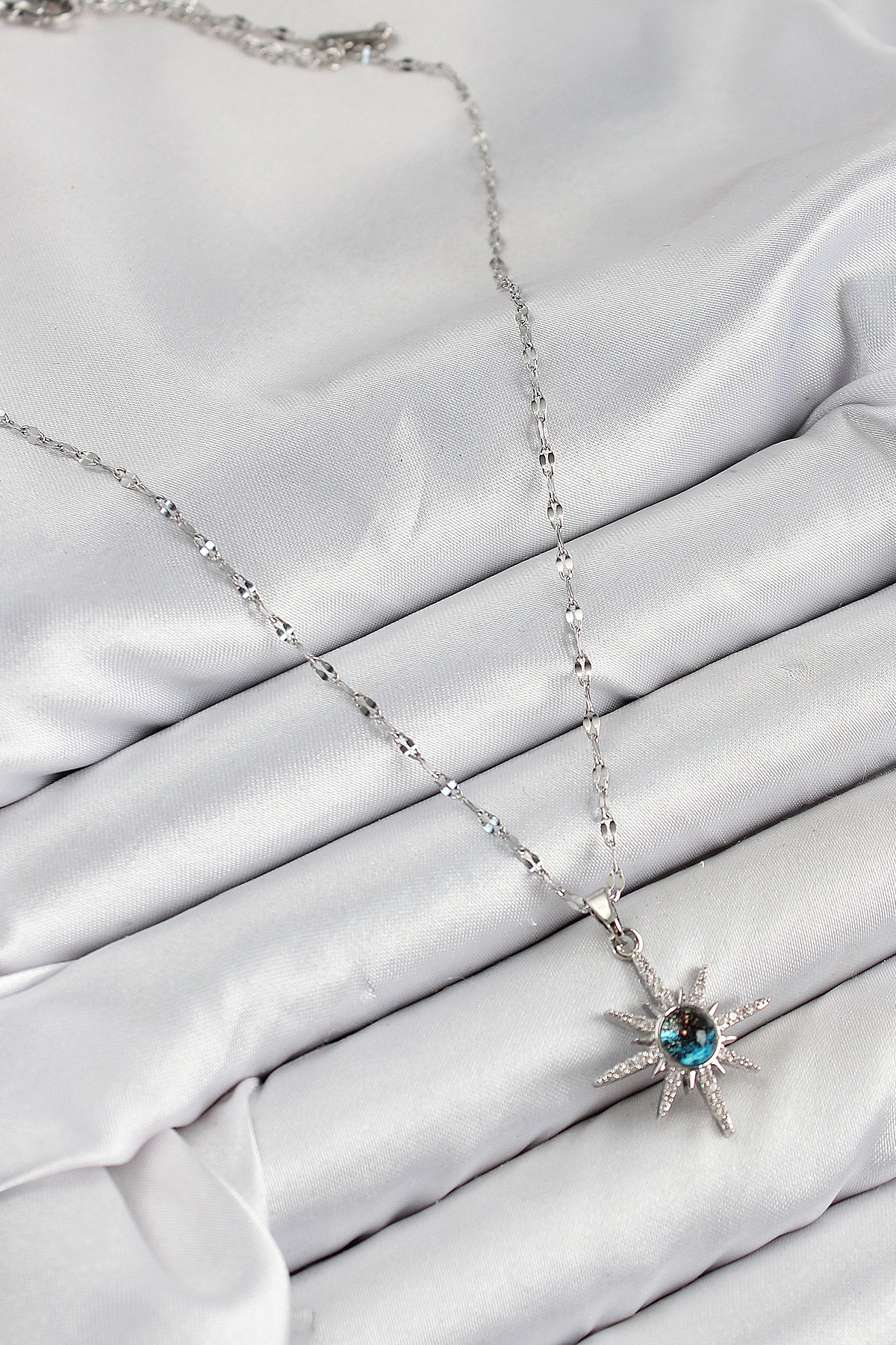 316L Çelik Zirkon Taşlı Kutup Yıldızı Model Gümüş Renk Kadın Kolye