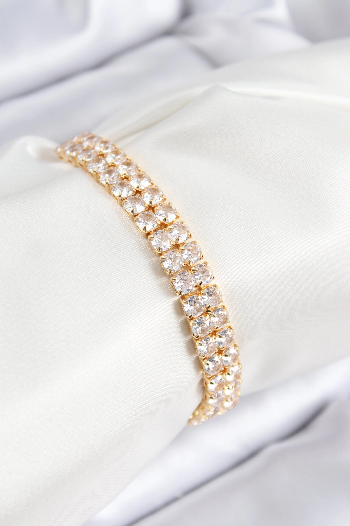 Pirinç Zirkon Taşlı Çift Sıra Kare Model Gold Renk Asansörlü Kadın Bileklik