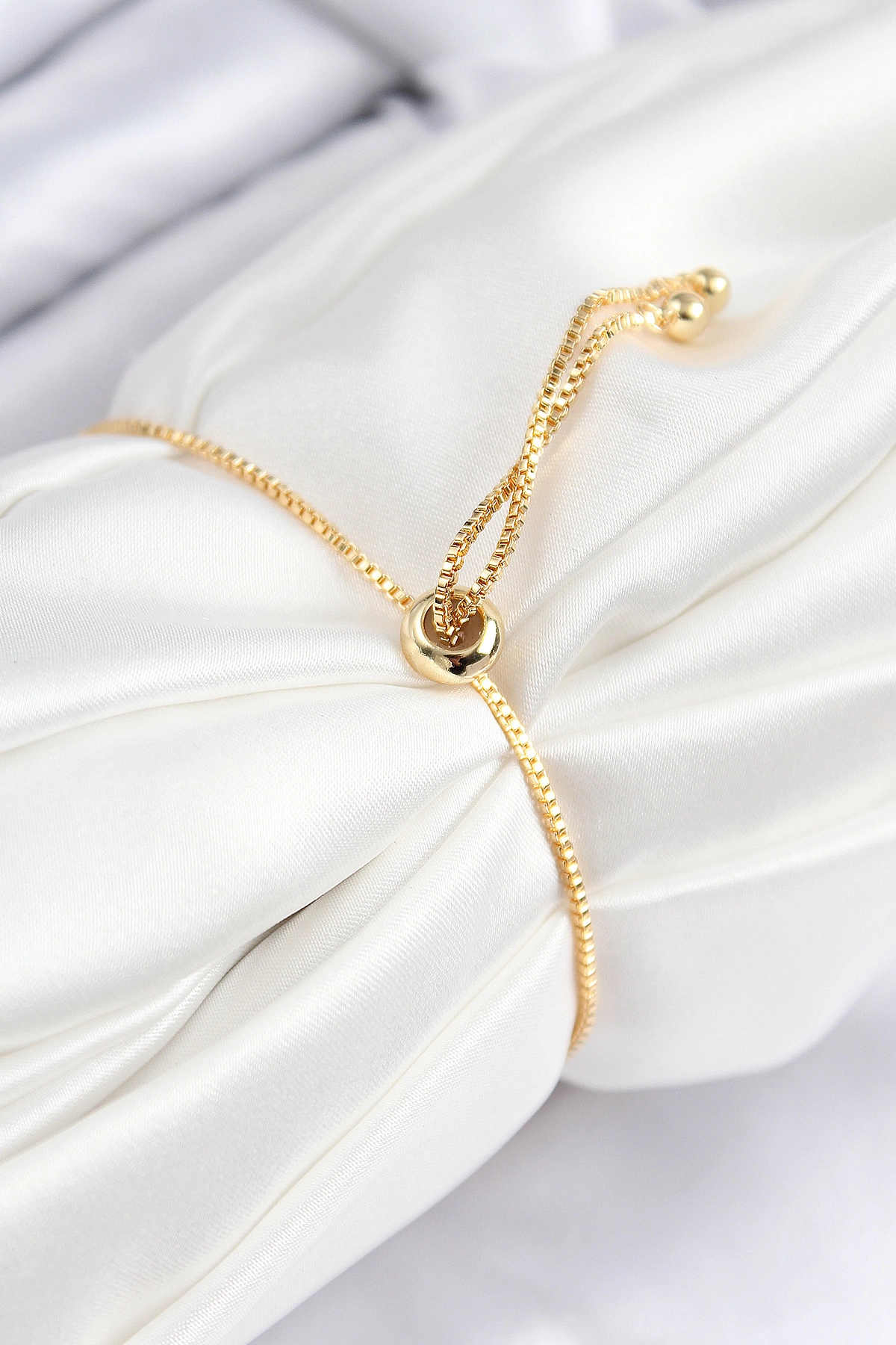 Pirinç Zirkon Taşlı Zincir Model Gold Renk Asansörlü Kadın Bileklik