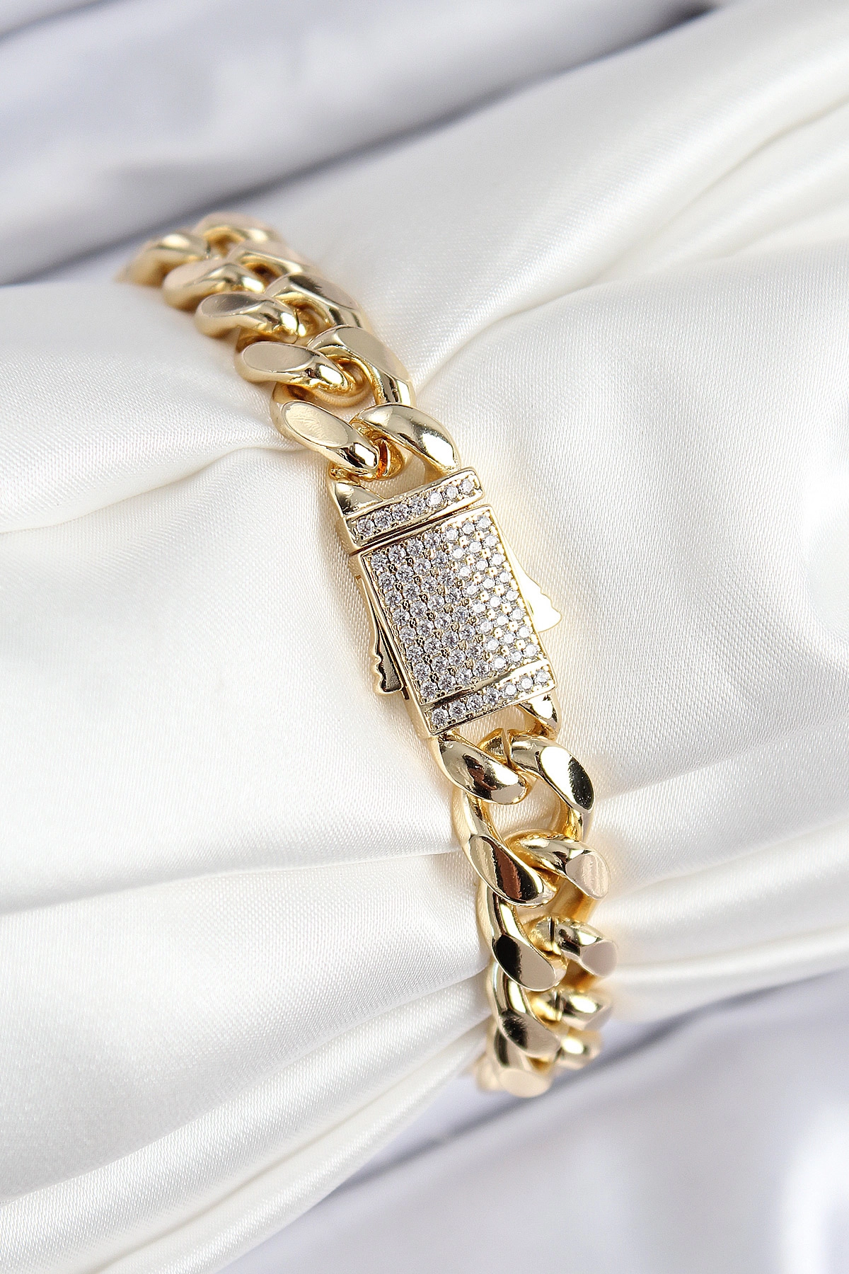 VIP Pirinç Zirkon Taşlı Klasik Zincir Model Gold Renk Kadın Bileklik