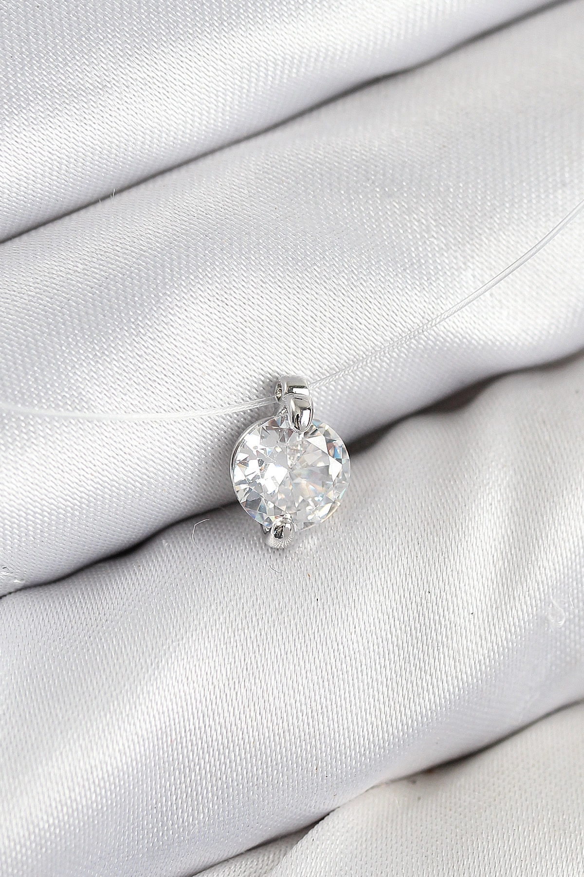 Misineli Zirkon Taşlı Model Gümüş Renk Hayalet Kolye