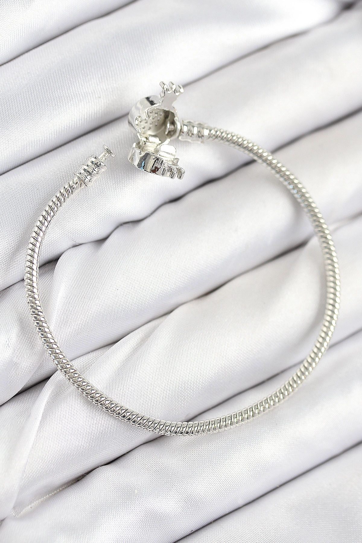 Pirinç Charm Zirkon Taşlı Taç Model Gümüş Renk Kadın Bileklik