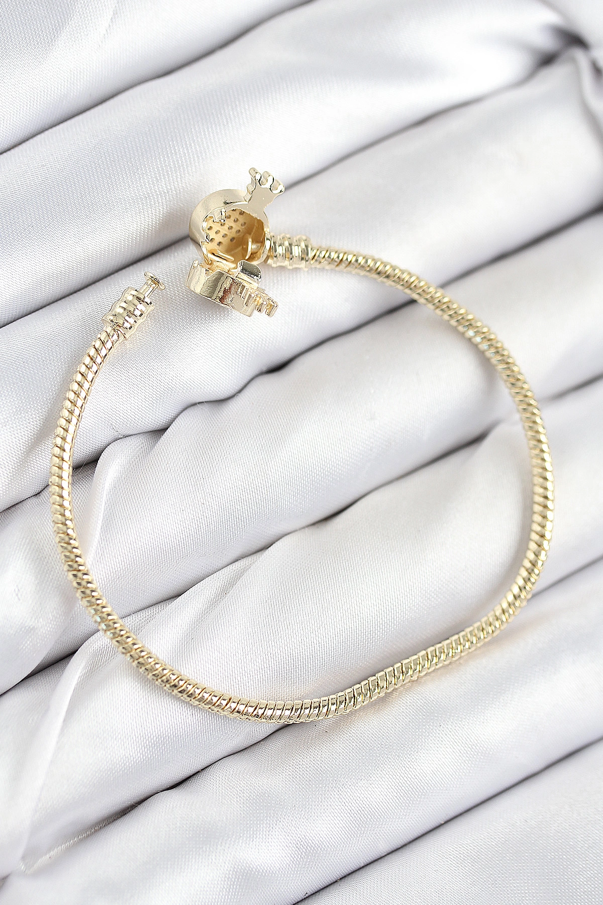 Pirinç Charm Zirkon Taşlı Taç Model Gold Renk Kadın Bileklik