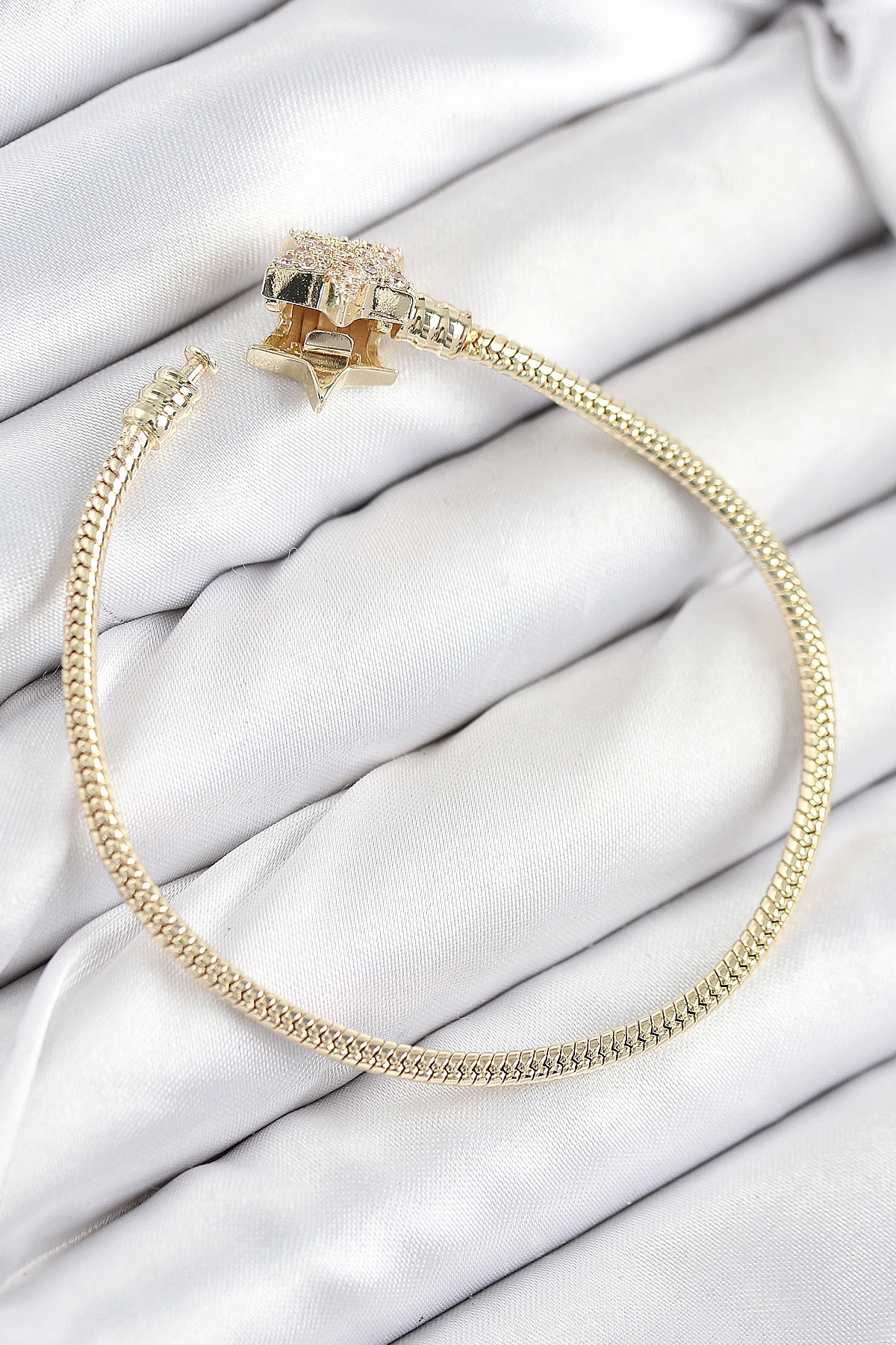 Pirinç Charm Zirkon Taşlı Yıldız Model Gold Renk Kadın Bileklik