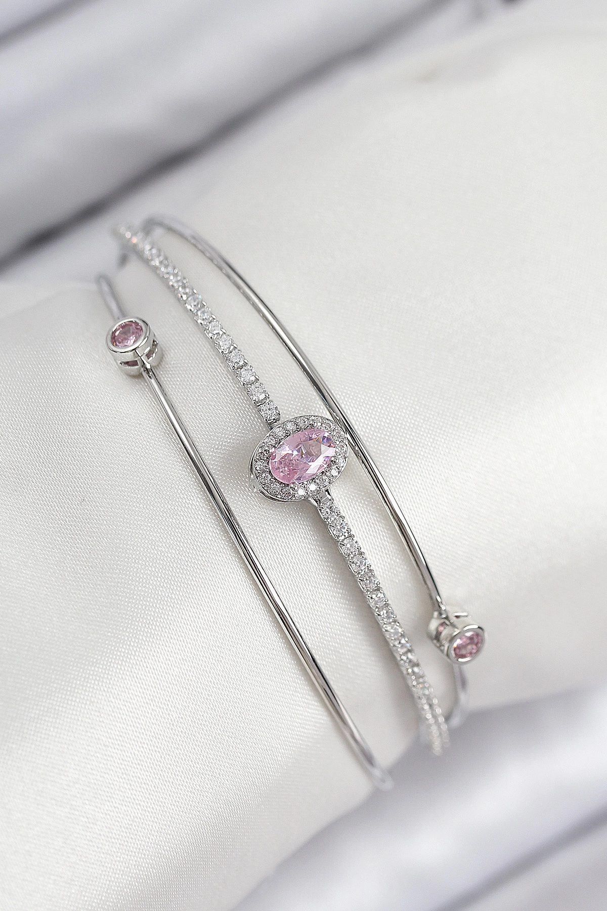 Pirinç Zirkon Taşlı Baget Model Gümüş Renk Kadın Bileklik