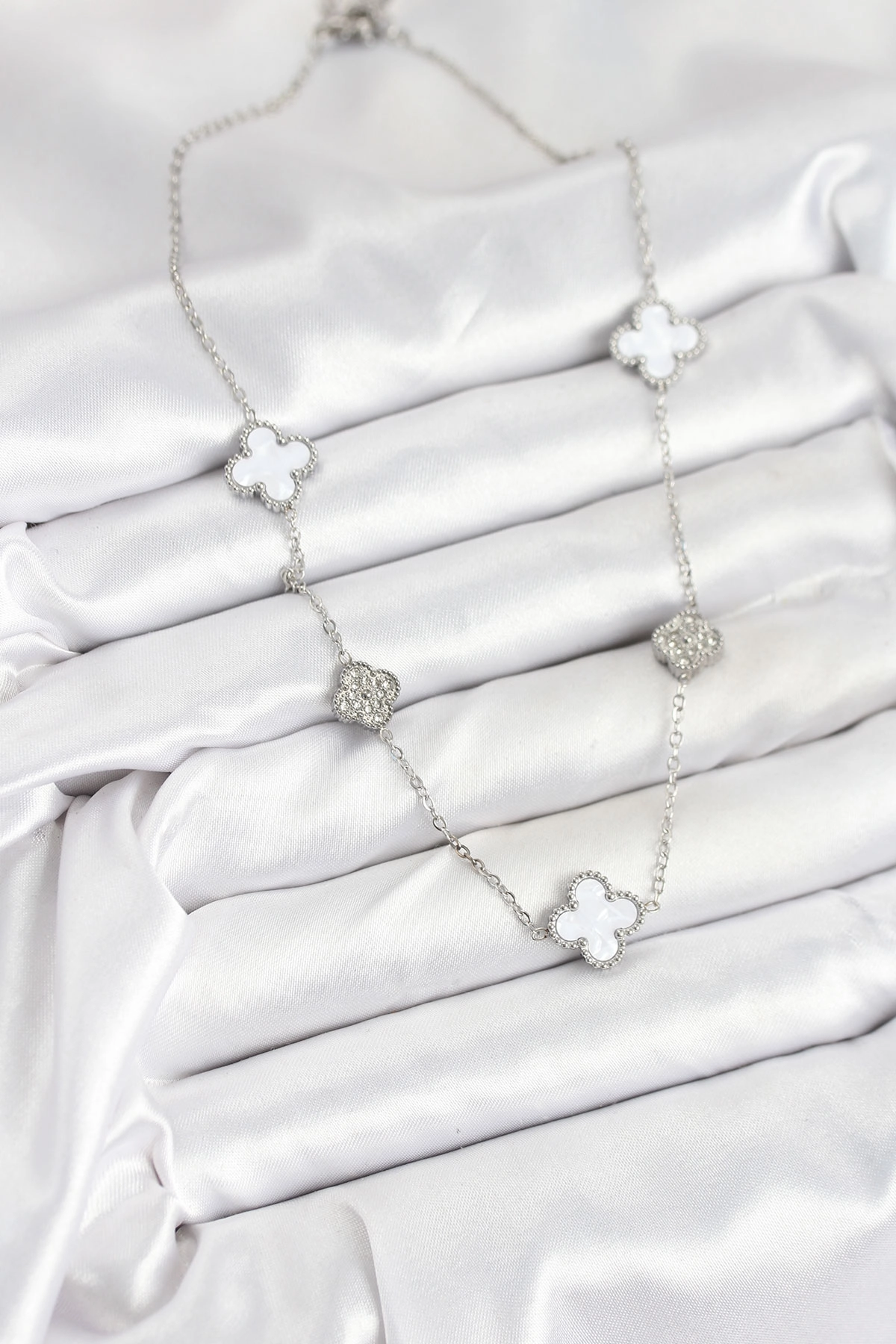 316L Çelik Zincir Gümüş Renk Beyaz ve Zirkon Taşlı Yonca Kadın Kolye