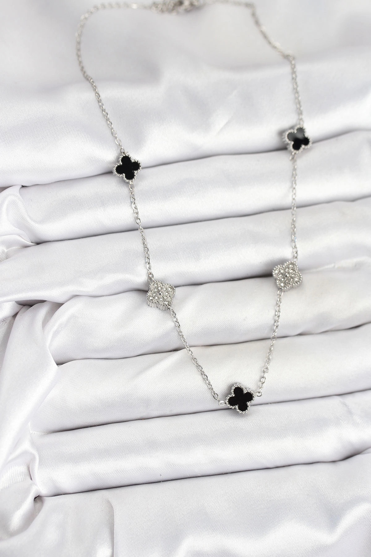 316L Çelik Zincir Gümüş Renk Siyah ve Zirkon Taşlı Baby Boy Yonca Kadın Kolye