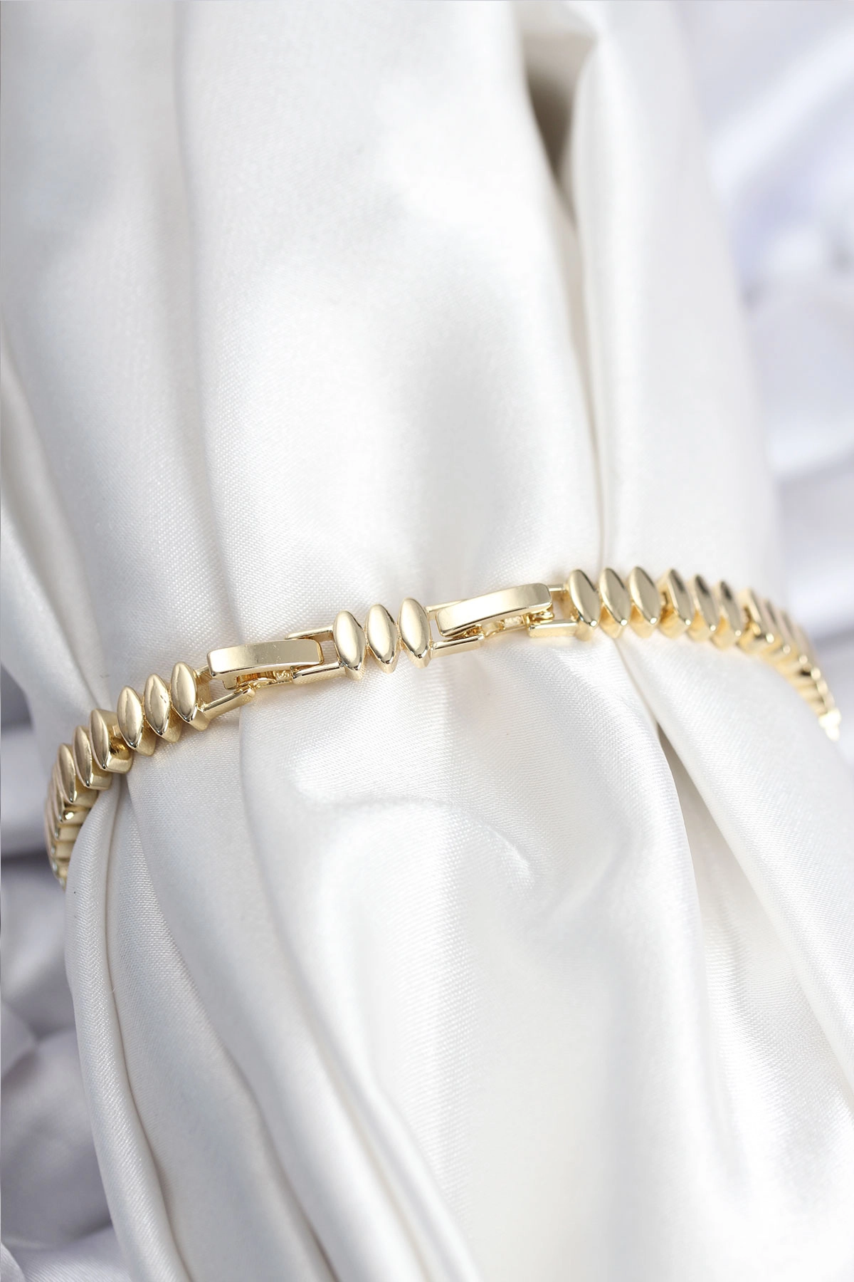 Pirinç VIP Seri Gold Renk Zirkon Taşlı Arpa Model Kadın Bileklik