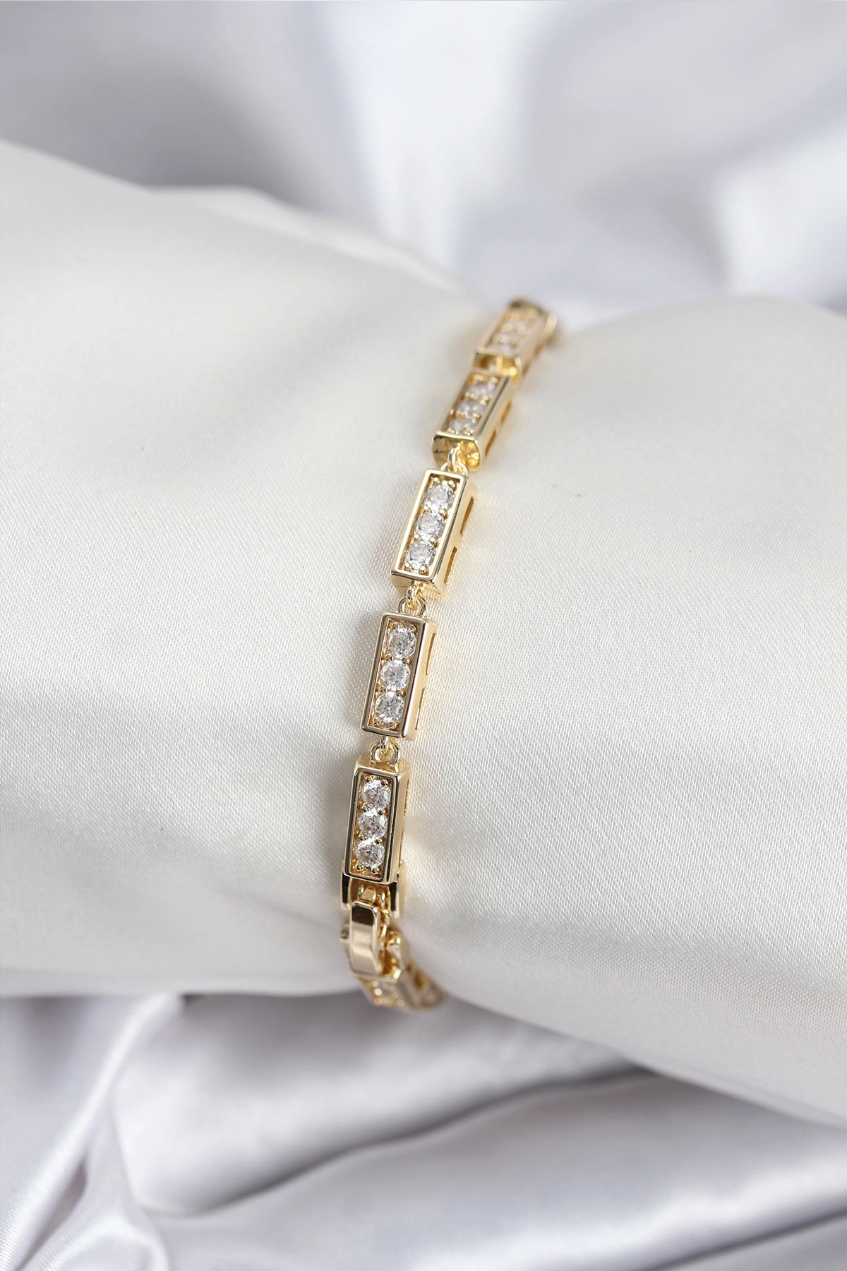 Pirinç VIP Seri Gold Renk Parçalı Model Kadın Bileklik