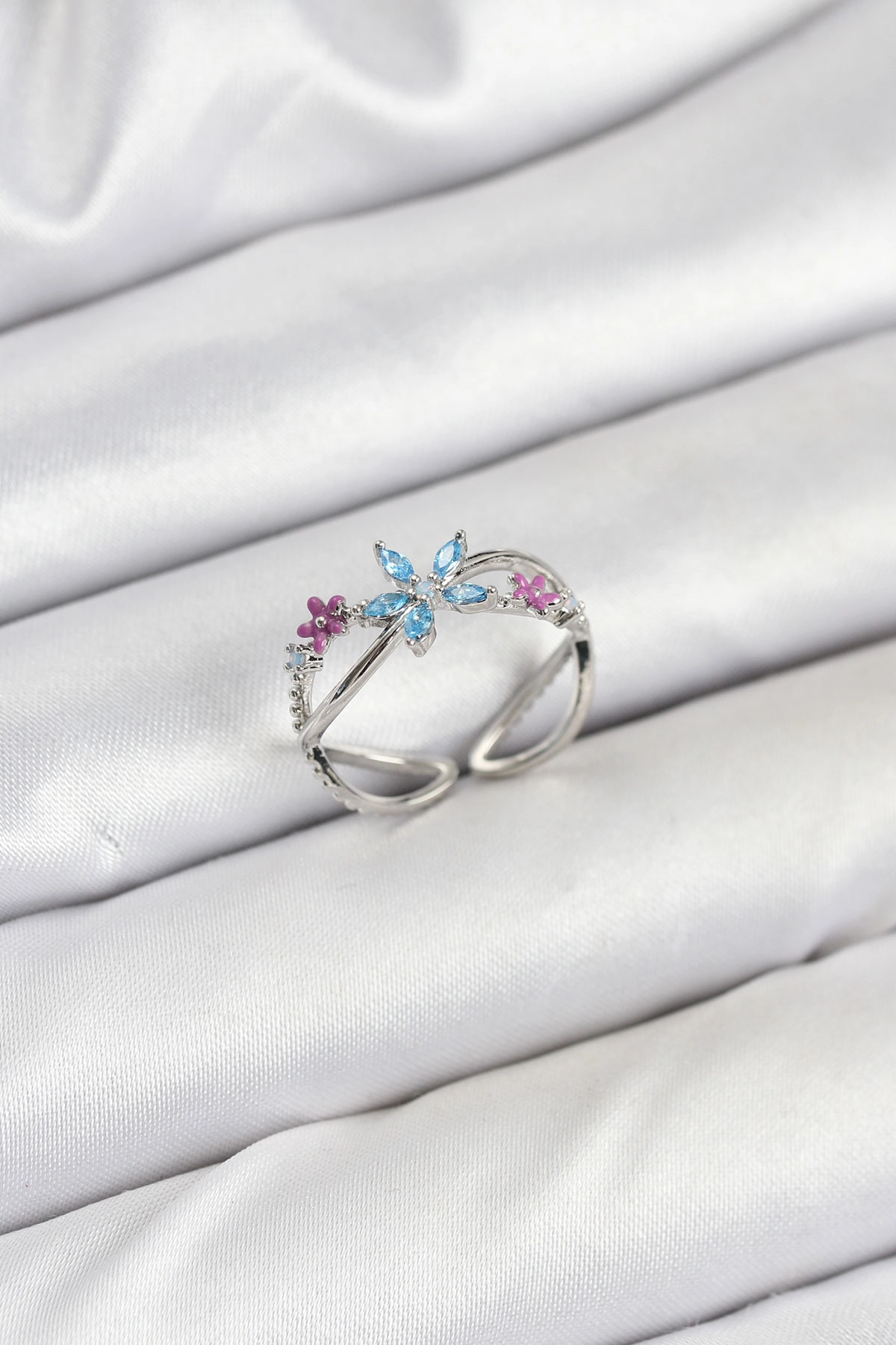 Pirinç Gümüş Renk Zirkon Taşlı Mavi Çiçekli Kadın Yüzük