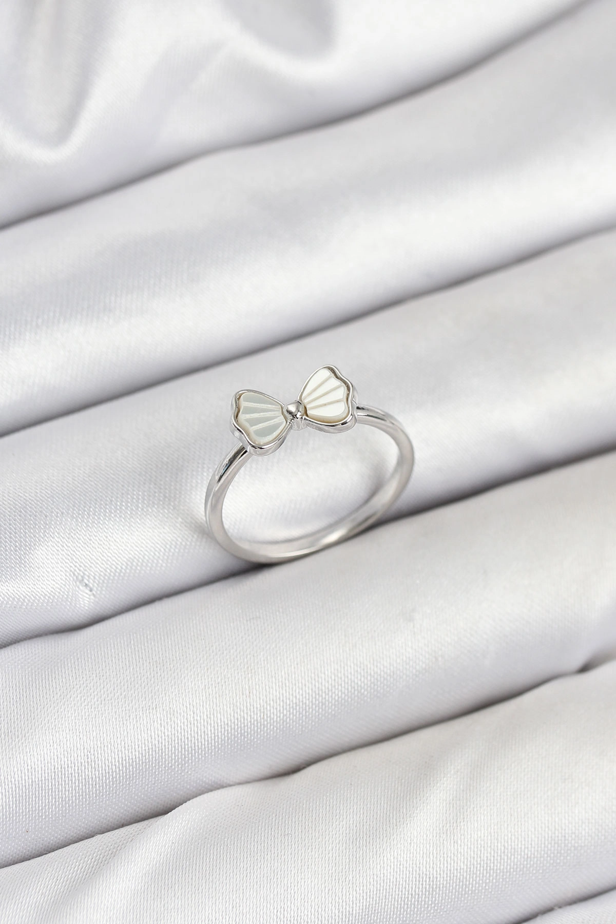 Pirinç Gümüş Renk Fiyonk Model Kadın Yüzük