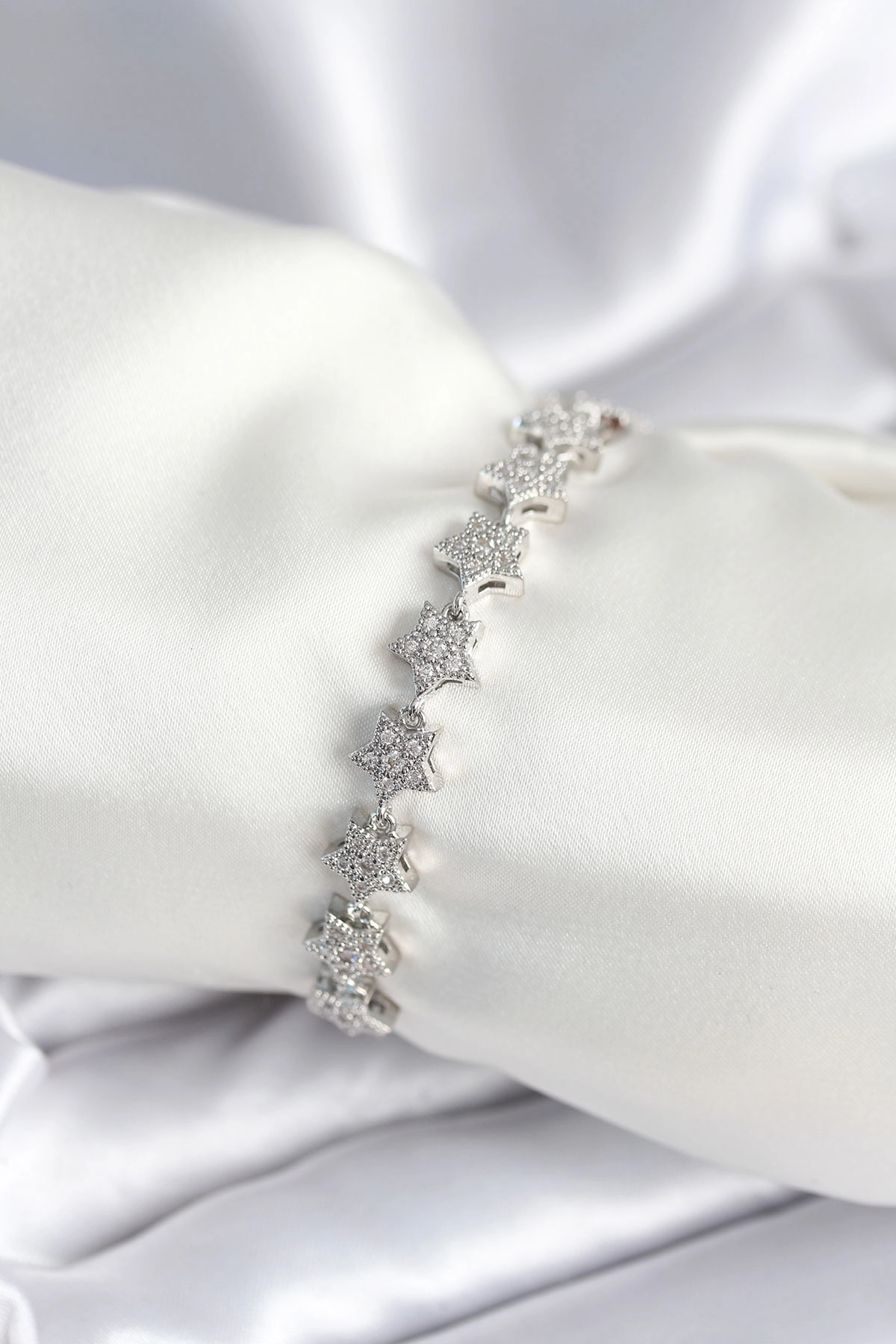 Pirinç Gümüş Renk Yıldız Model Kadın Bileklik