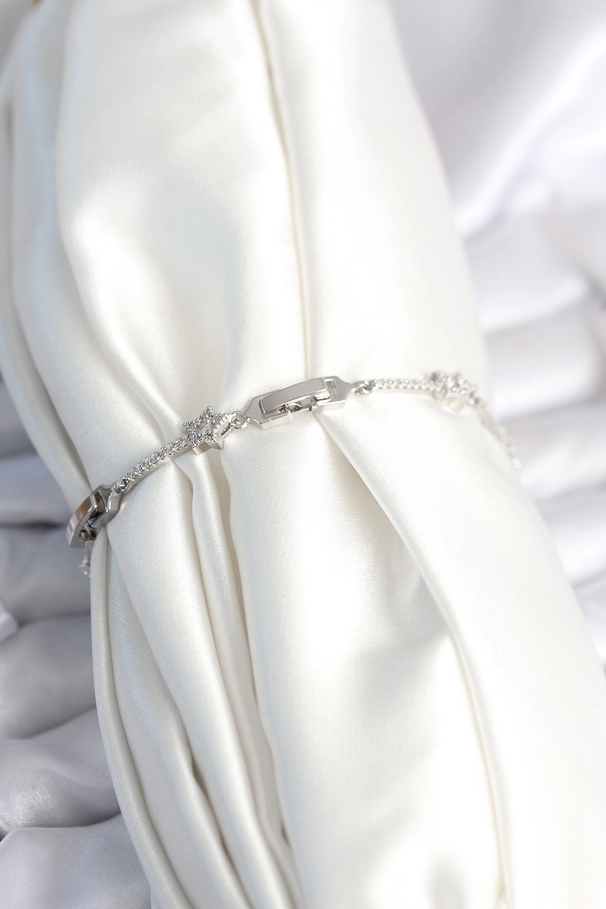 Pirinç Gümüş Renk Halley Yıldız Model Kadın Bileklik