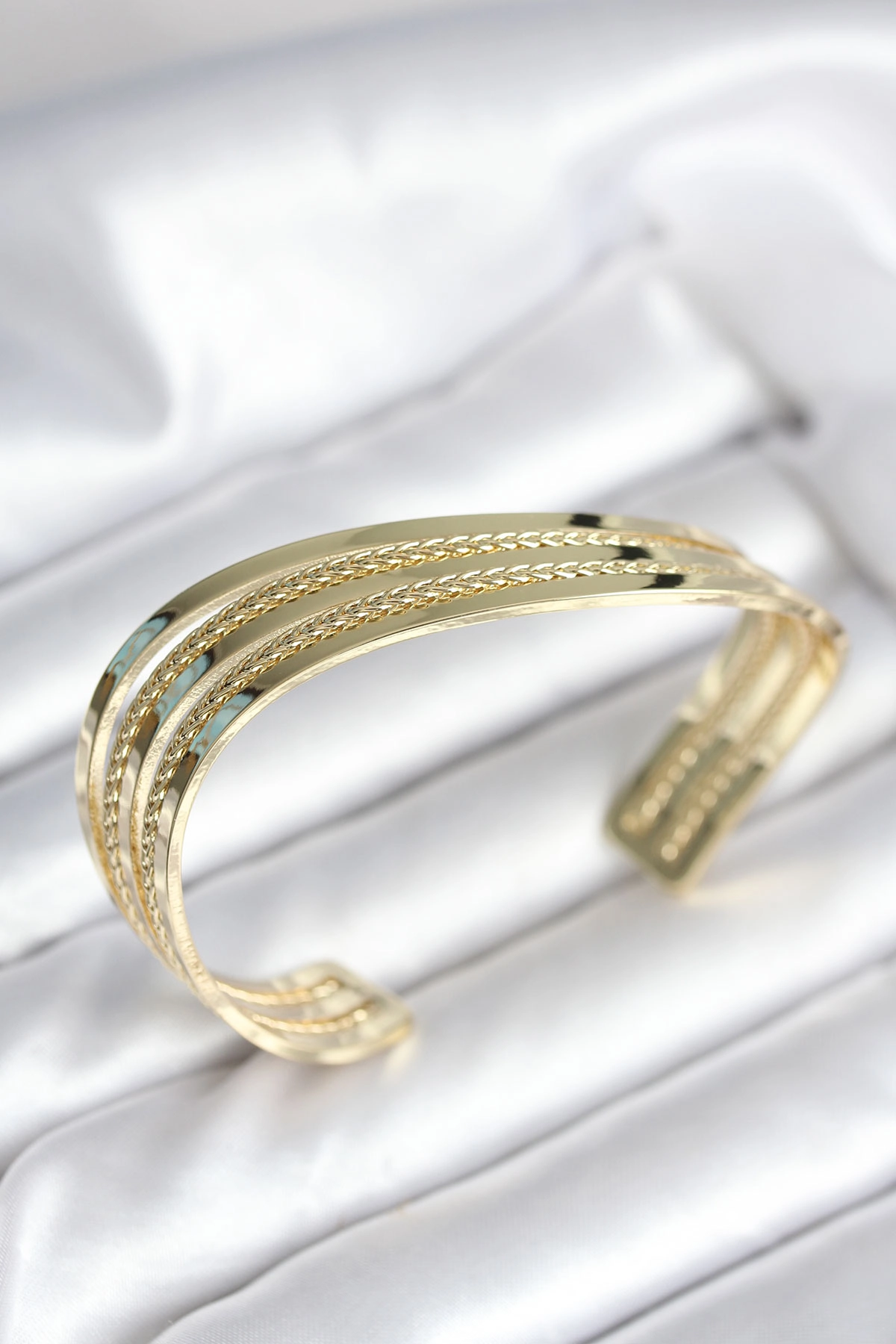 Eğik Şerit Model Gold Renk Pirinç Kadın Bileklik