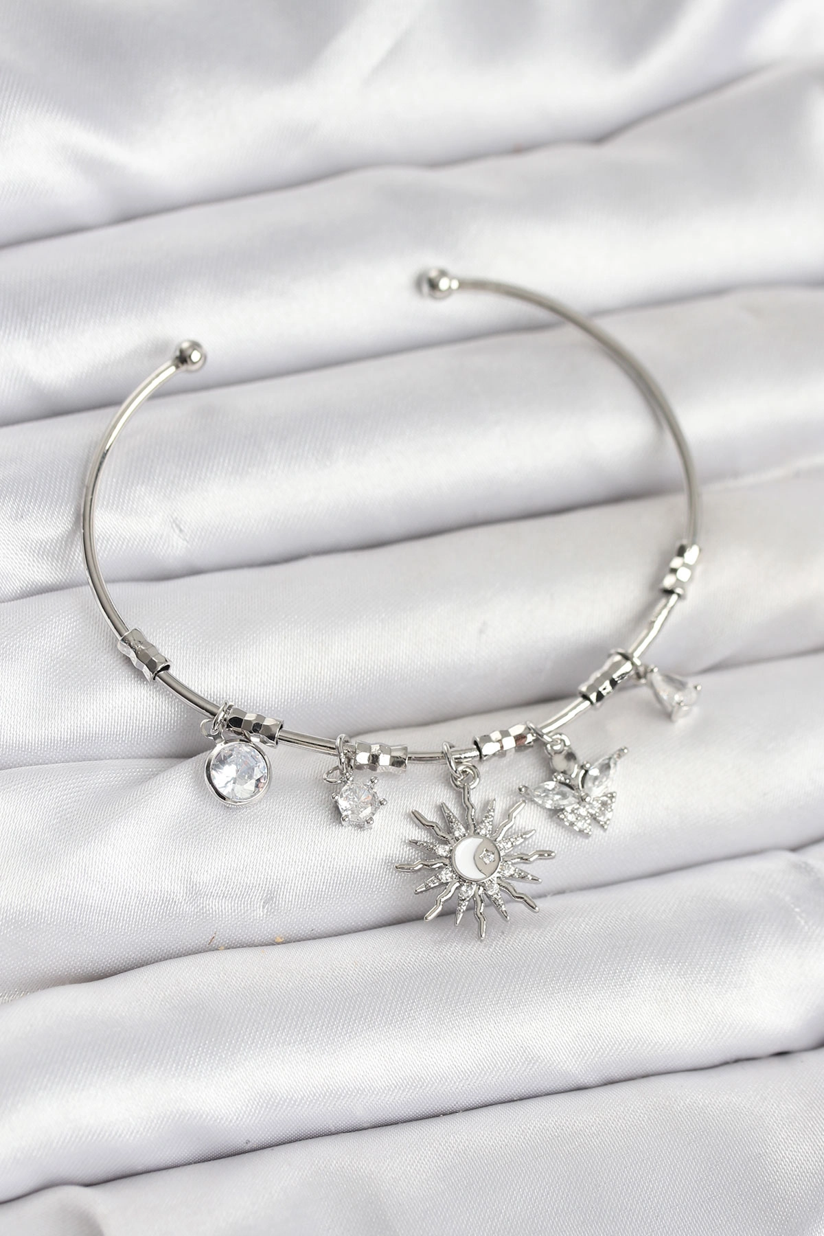 Güneş Charmlı Gümüş Renk Pirinç Kadın Bileklik